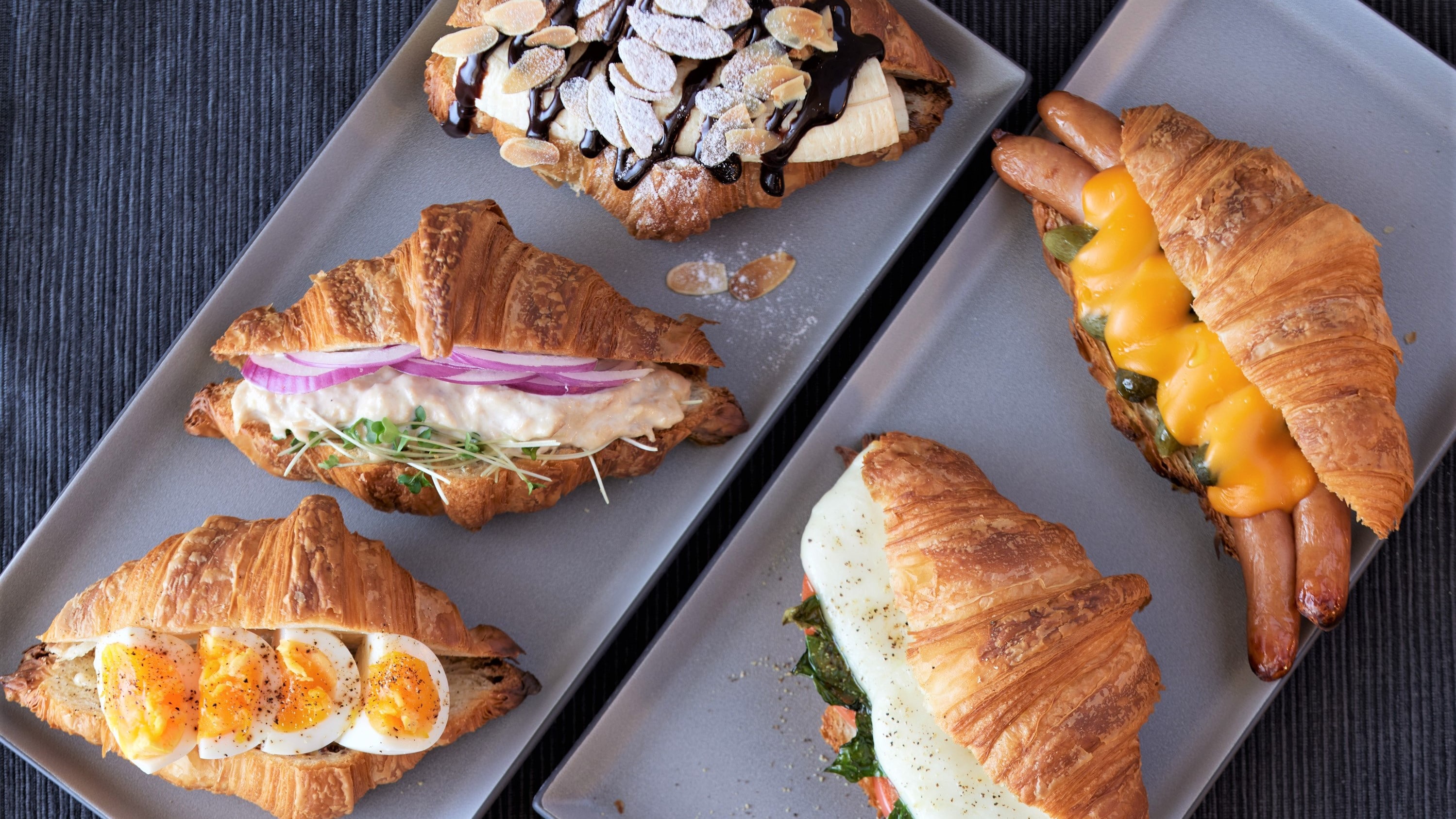 Sandwich using croissant with rich butter and crispy texture * Image