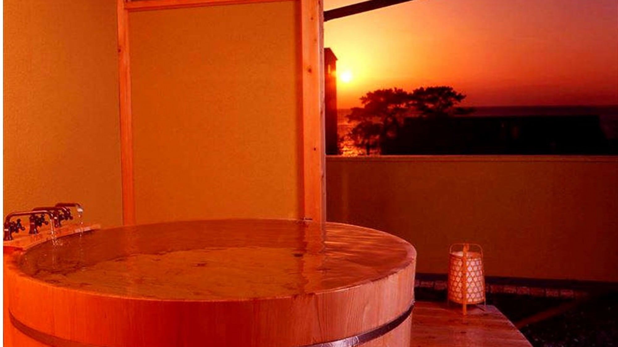 [Guest Rooms] Guest rooms with open-air baths (example)