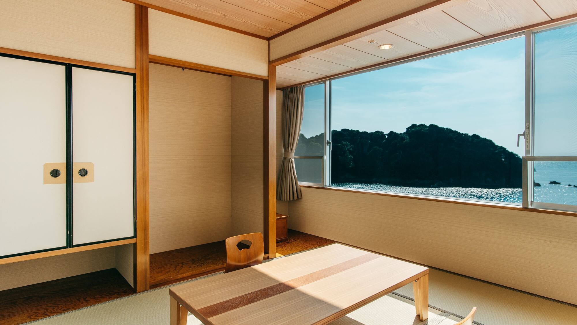 Japanese-Western style room (with bath) / 47 square meters (Japanese-style room)