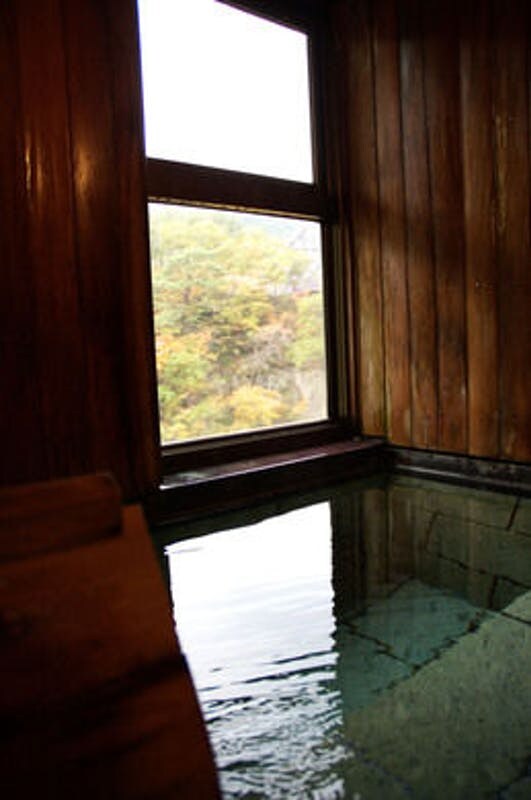 The view is a room with 8 tatami mats and 8 tatami mats in the valley.