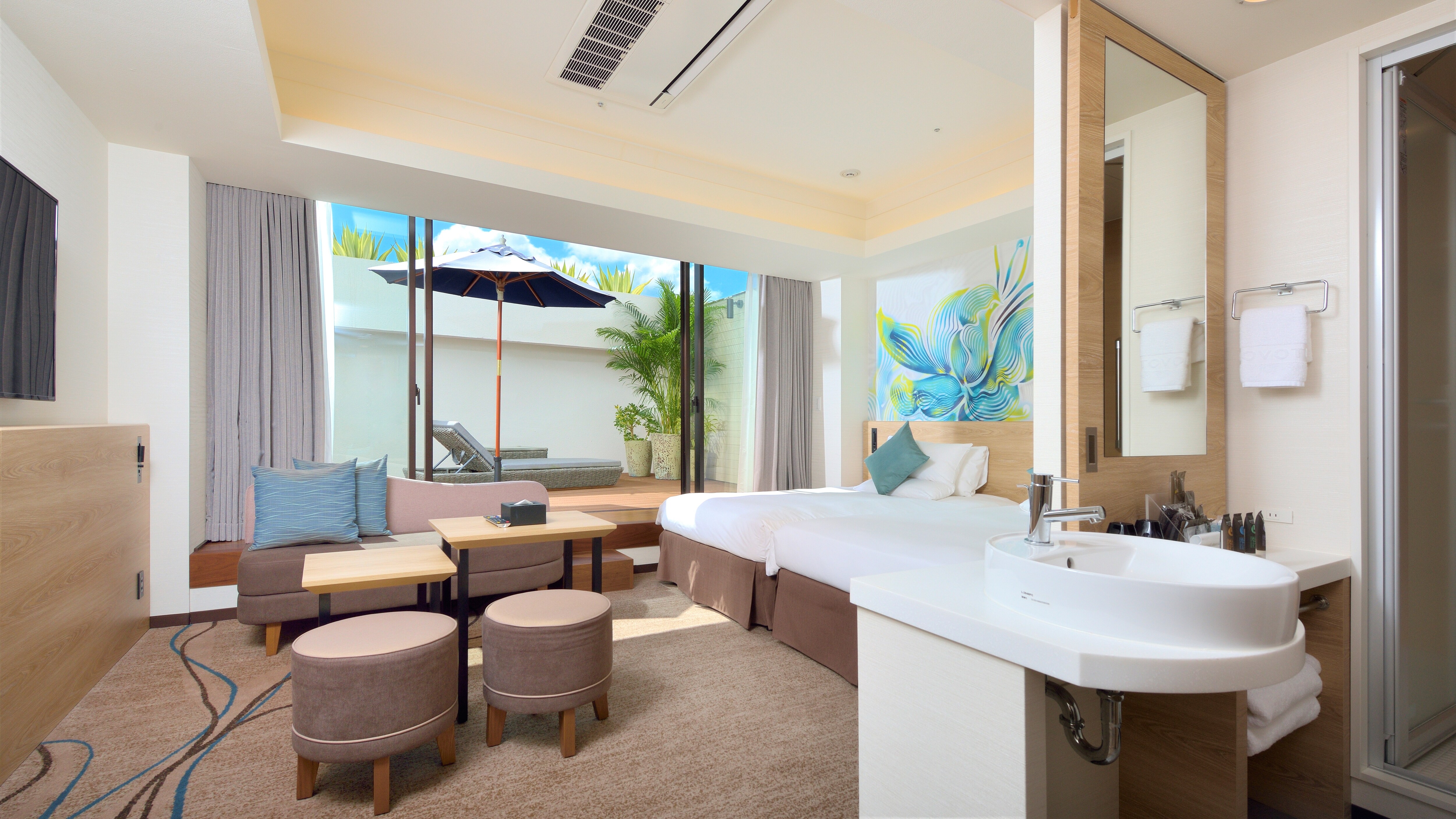 [Terrace room 34㎡] The wall art of "YOKANG" in the room will make your stay in Okinawa even more exciting.