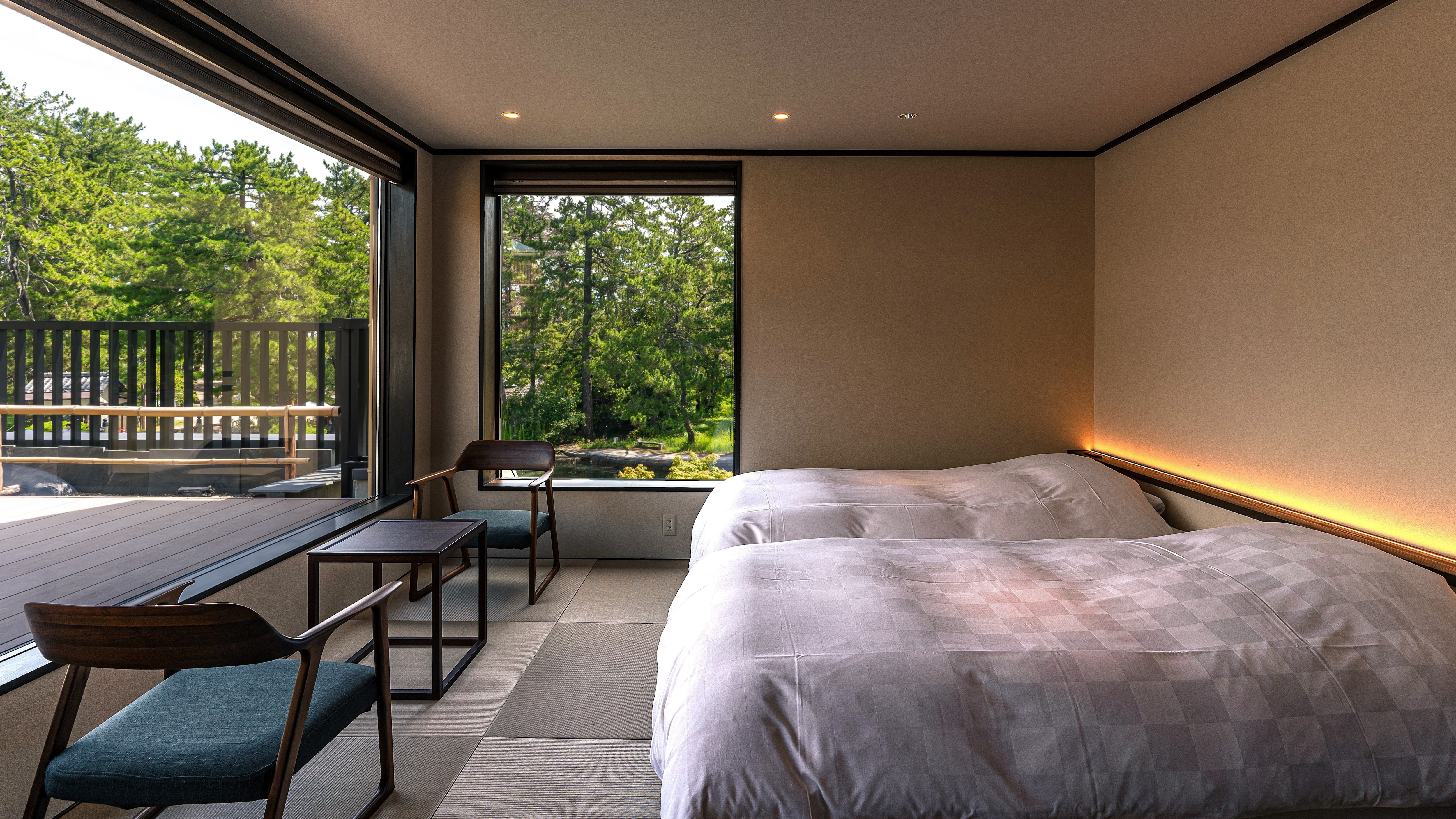 [Japanese-style bedroom with observation terrace overlooking the Amanohashidate Kaisenkyo Bridge] Have Amanohashidate right in front of you all to yourself
