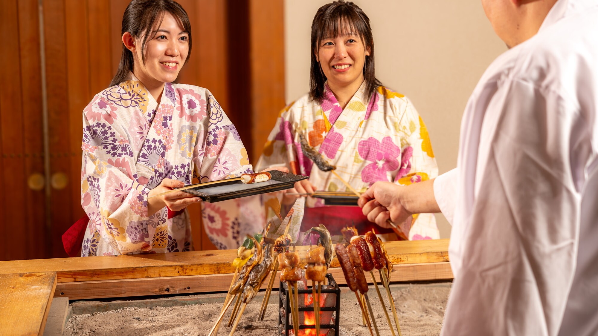 晚餐：里山料理自助餐、湯西川特產、地爐烤肉串