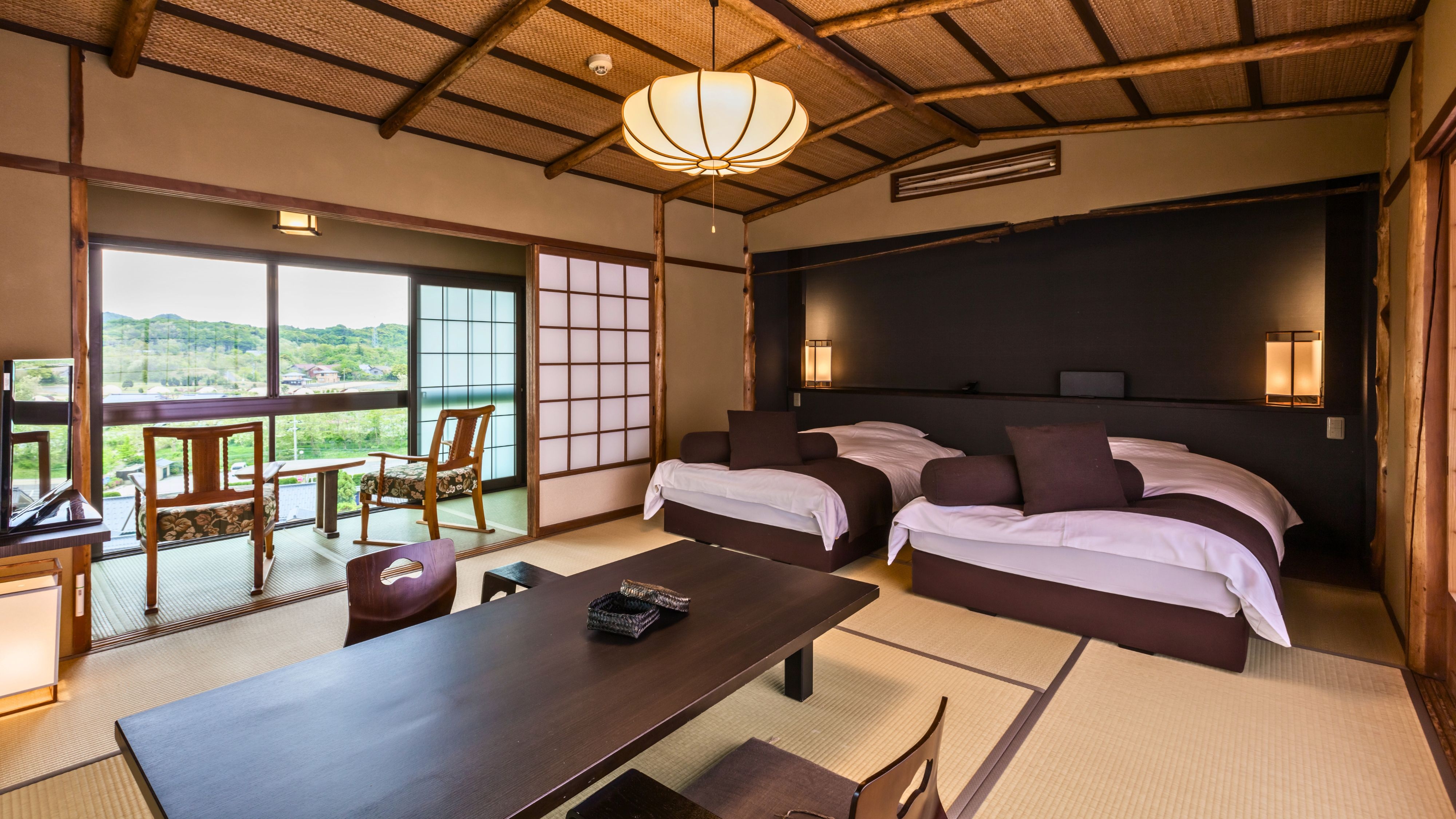 [Guest Room] Riverside Japanese-style Room - River View [Example] Spacious Japanese-style room