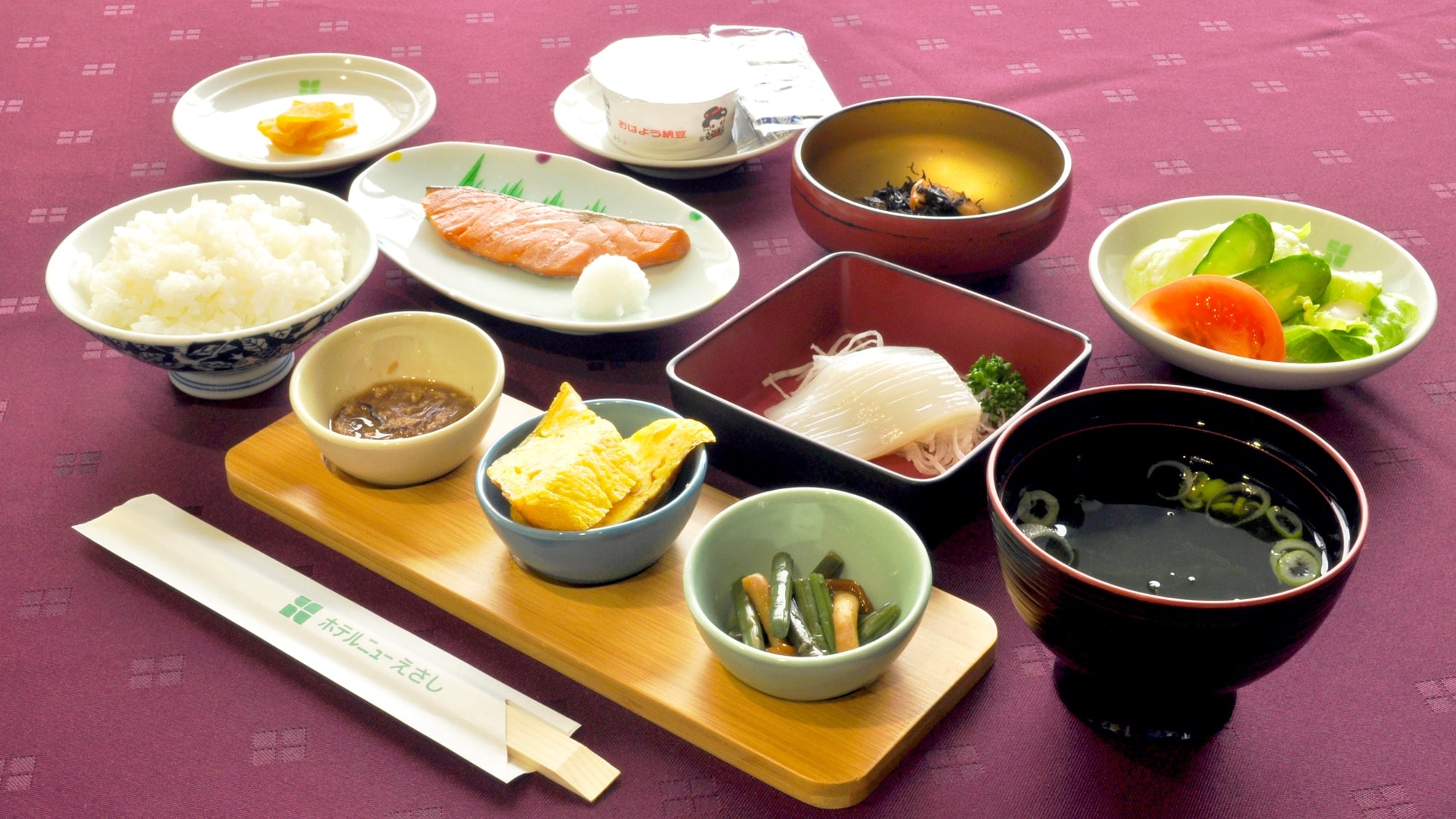 [Breakfast] An example of a Japanese set meal