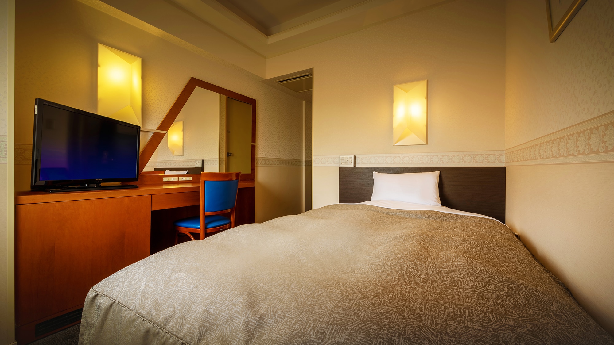 [Lampiran / Comfort Semi-Double] Kamar tidur luas yang mudah digunakan baik untuk bisnis maupun wisata.