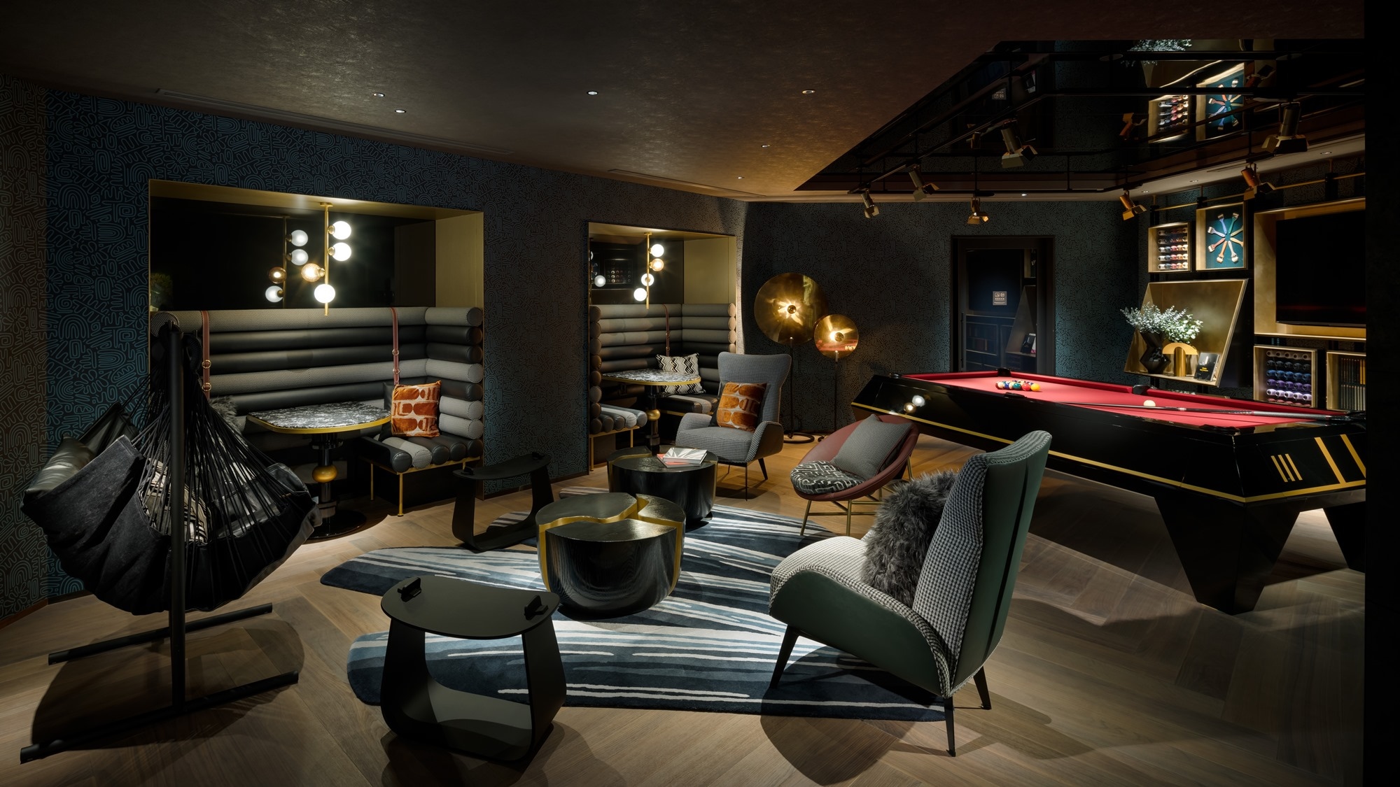 ◆ 2nd floor lounge | Spend a comfortable time with art works