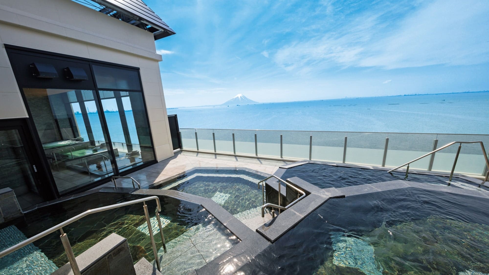 [Top floor - 5 types of stepped open-air baths, Tennogawa] A hot spring experience only available at Fujimitei ♪