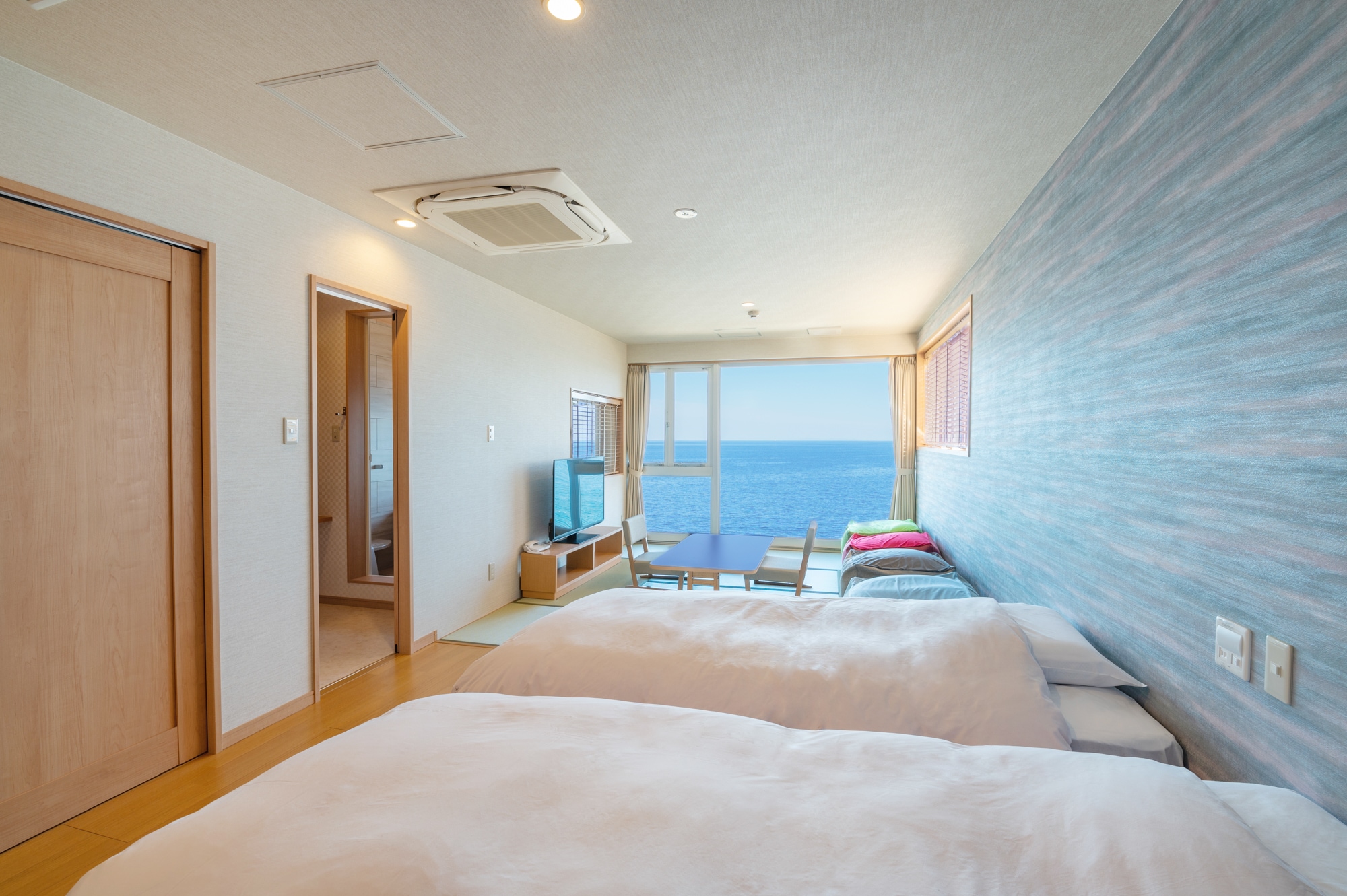 Japanese style twin room with fine view bath