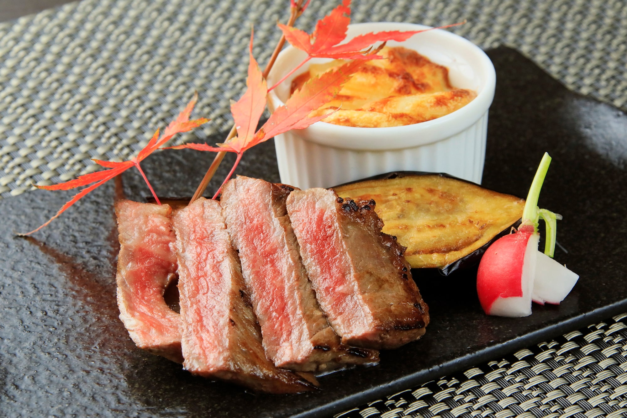 [Meat dish] Domestic beef steak *example