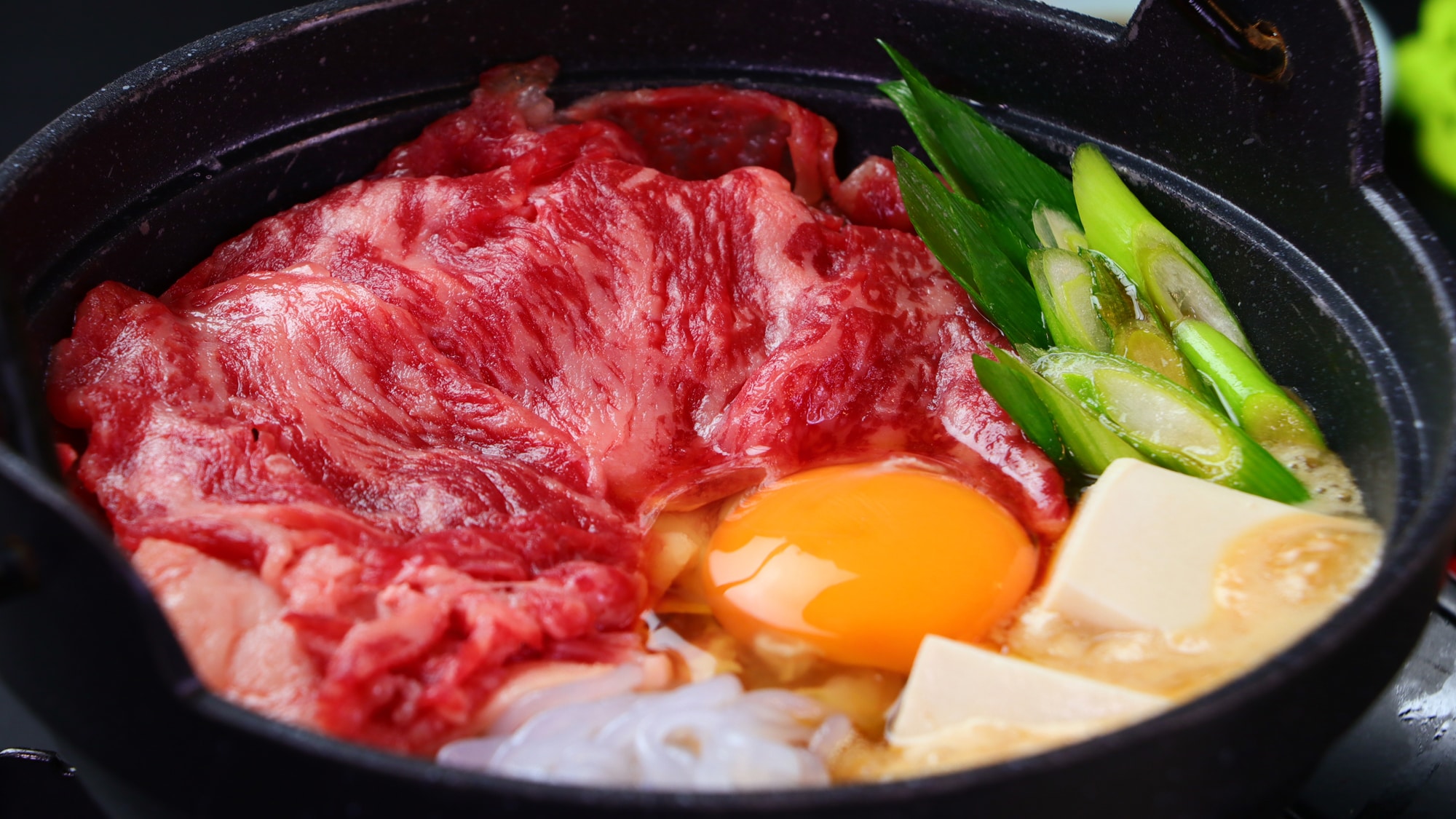 [Sukiyaki] Enjoy the tender meat