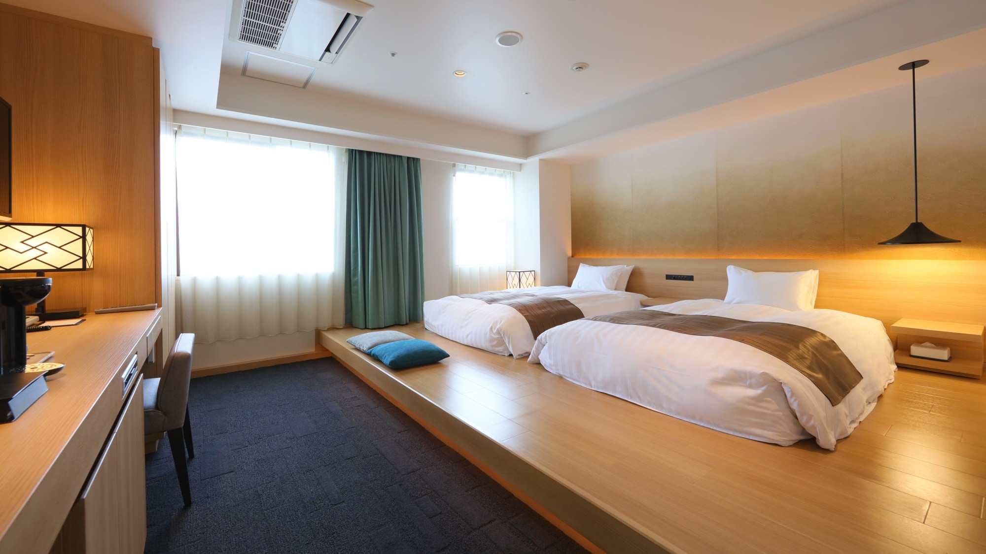 *[Stylish Twin L] The beds can be pushed together, making it perfect for families with children! *The bath, toilet, and dressing table are separate.