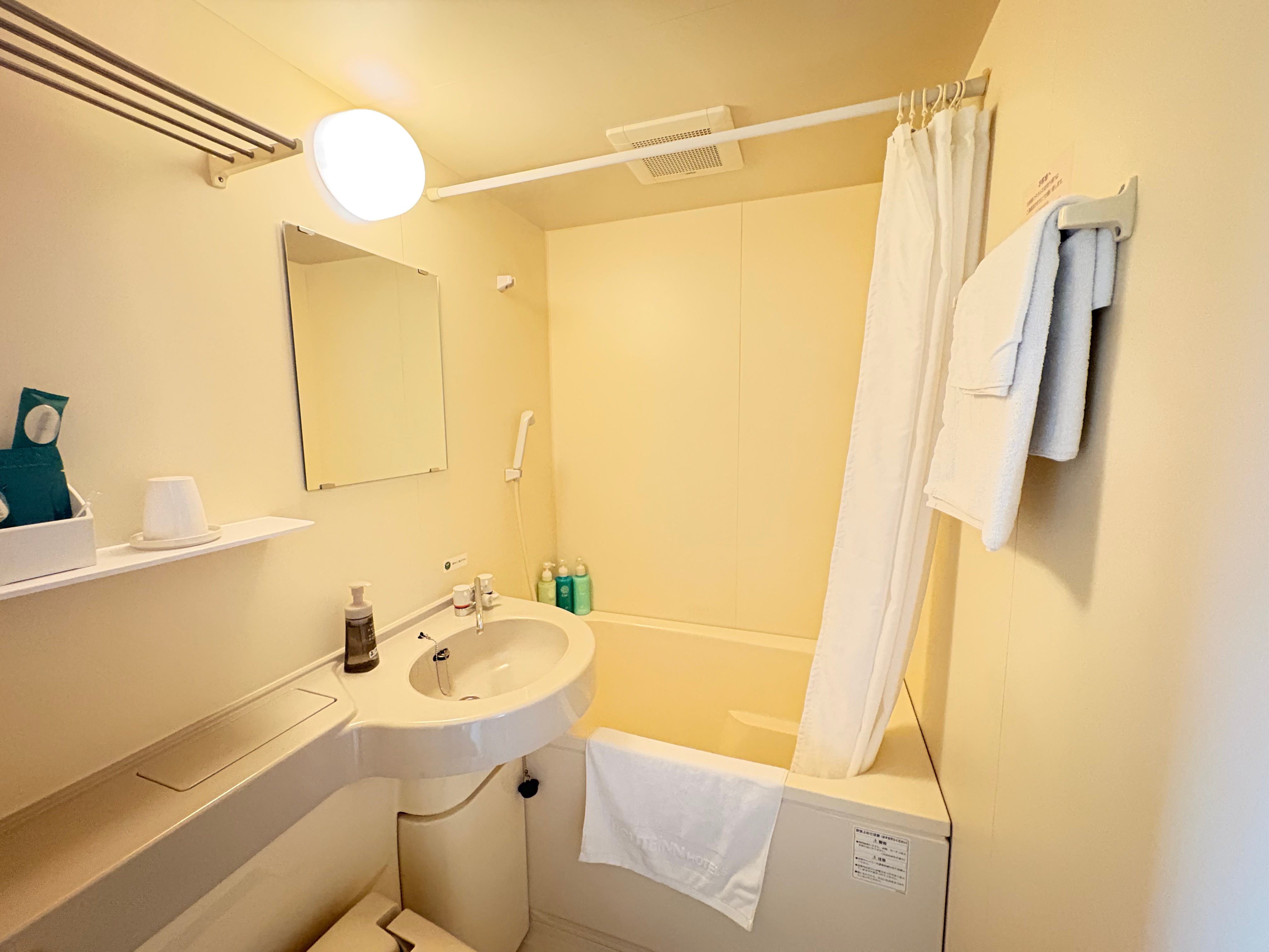 Kamar mandi unit kamar tamu