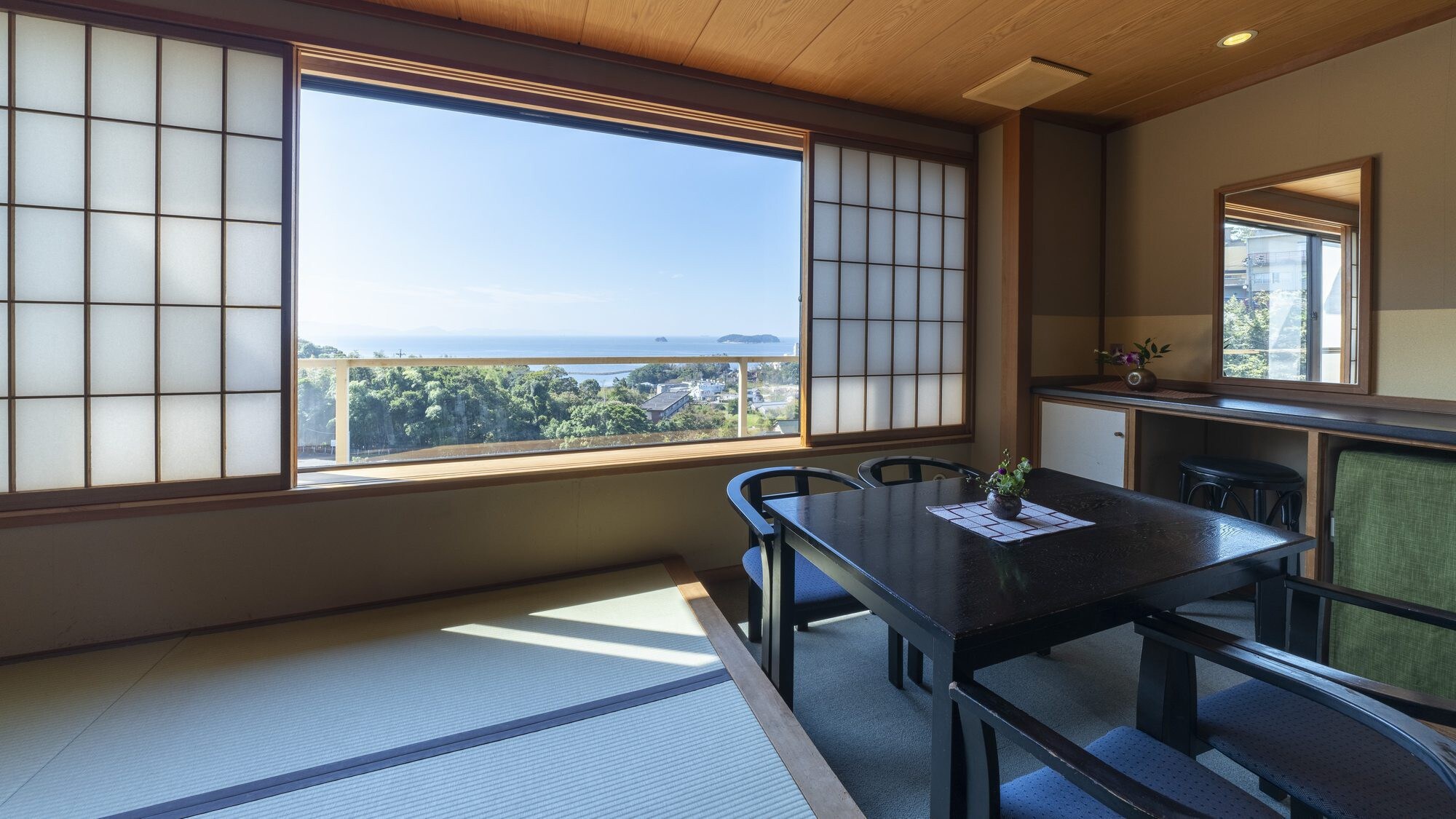 ◆ Guest room West Building Yurakutei (example) / Guest room with the theme of traditional Japanese beauty <All guest rooms have Wi-Fi available>