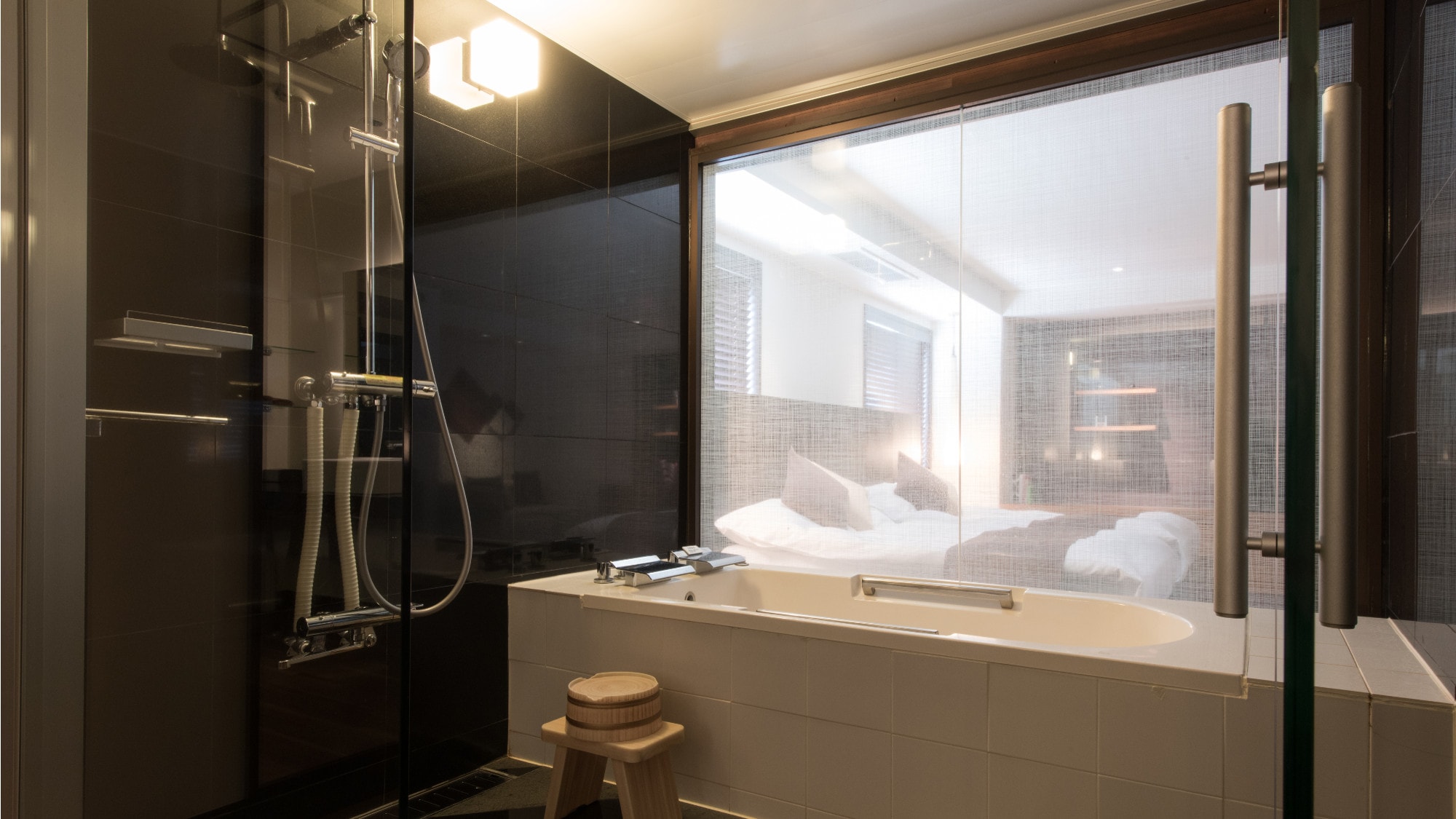 <Aya-sai-> Take a room from the bath. Of course, the baths in the guest rooms are the source of Nogi Onsen's pride!