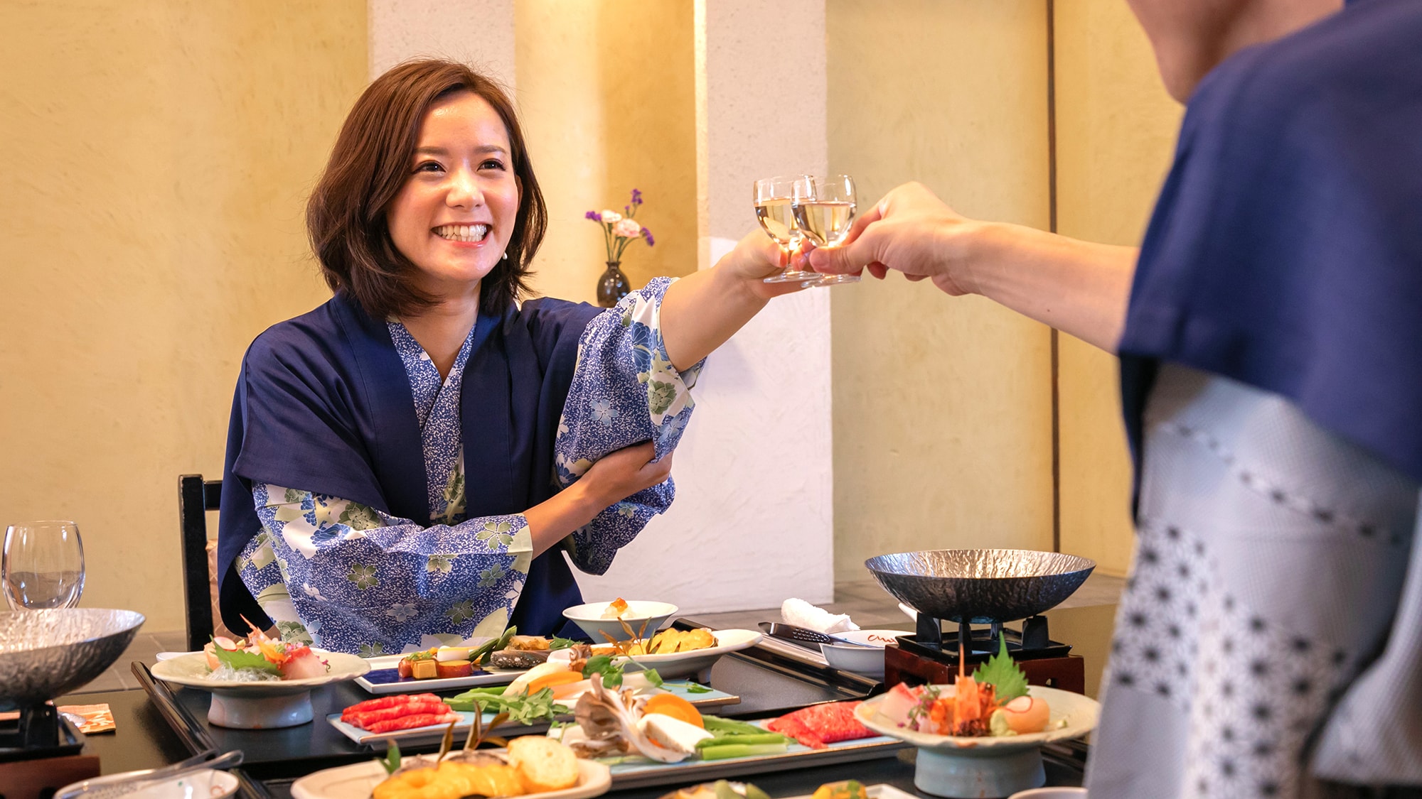 [In-room dining image]