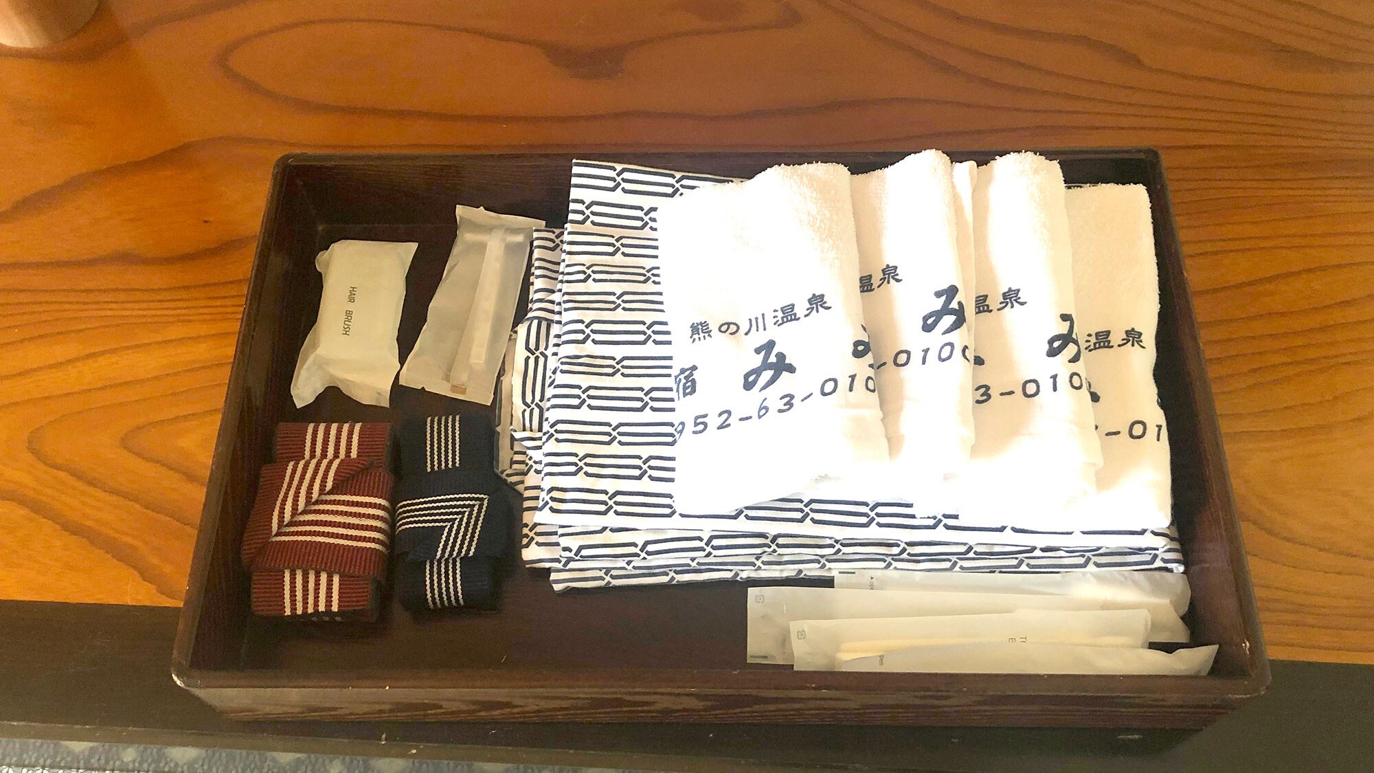 ・ Amenity such as yukata and towels are available in the room.