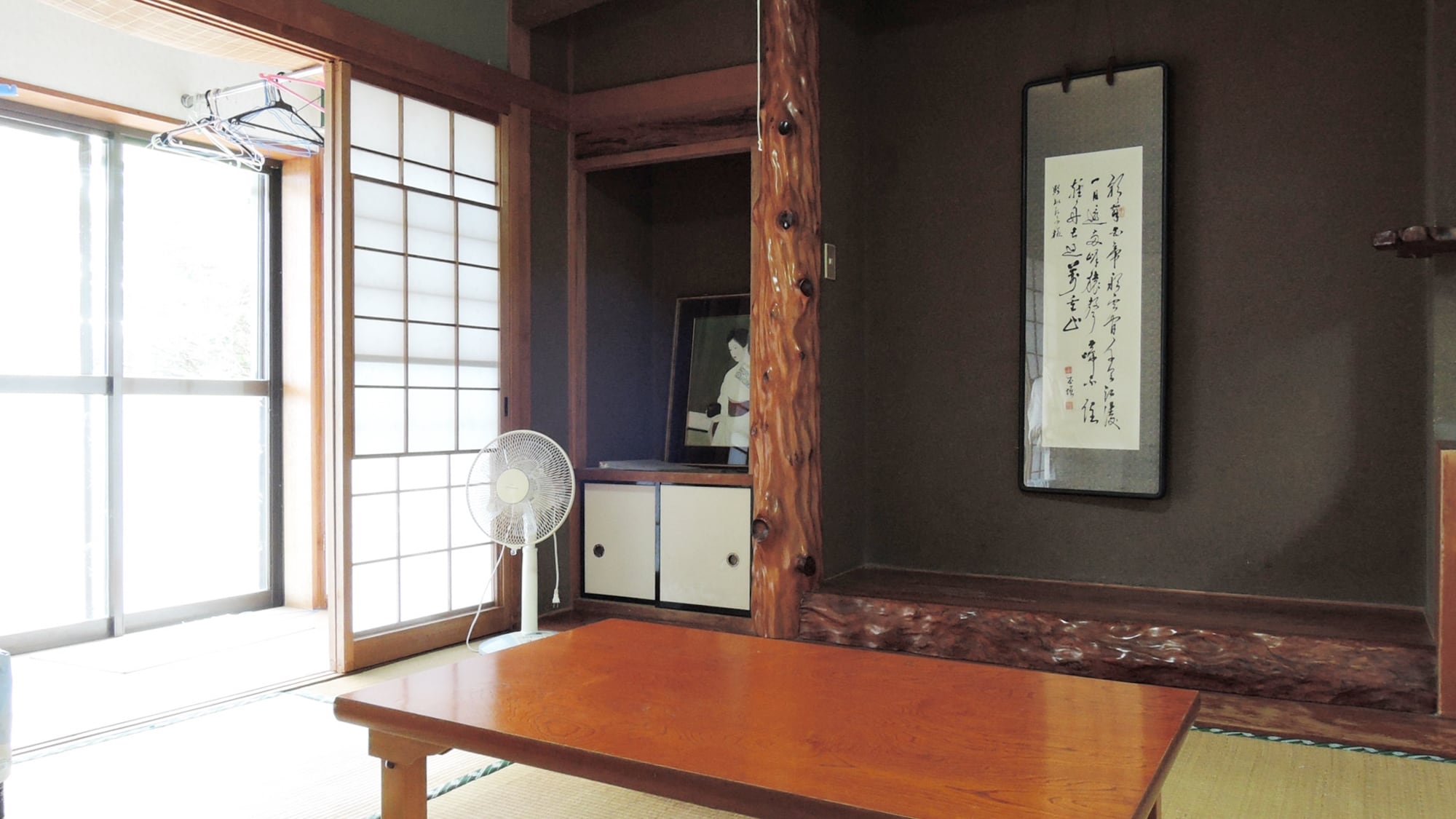 * One example of a Japanese-style room with 12 tatami mats / Two rooms in a row, recommended for groups.