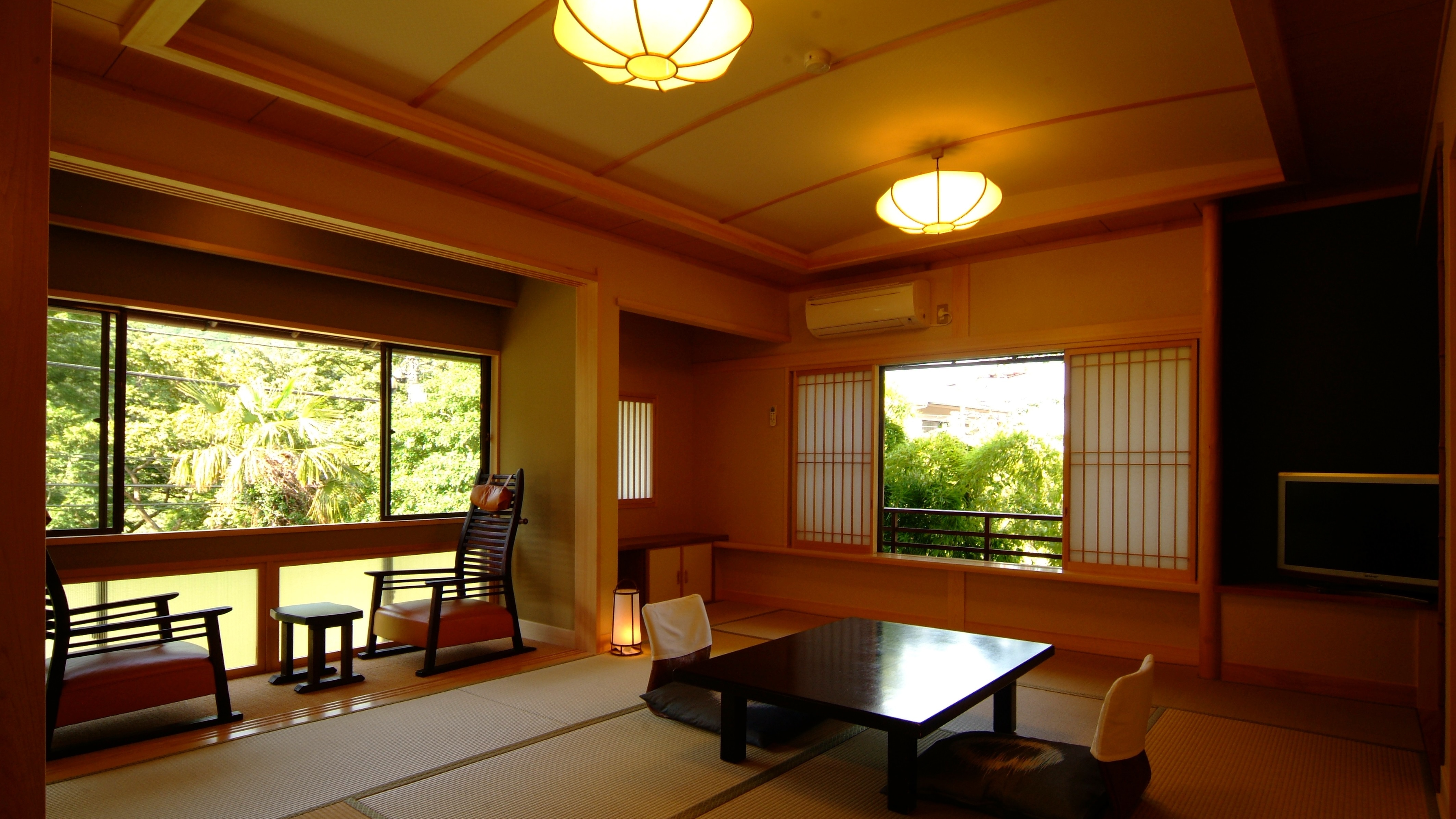 10 tatami room with wide veranda "Rhododendron flower"