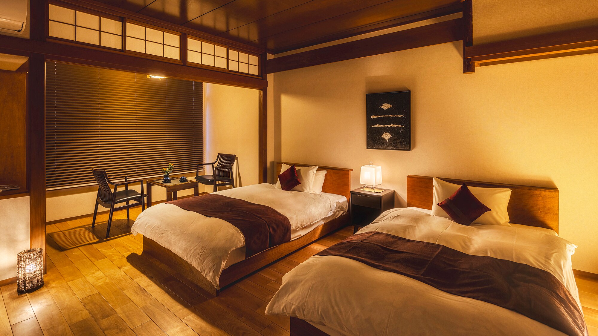 [Superior Twin] A twin bed room that combines a Japanese atmosphere with Western comfort, offering a quiet and relaxing experience.