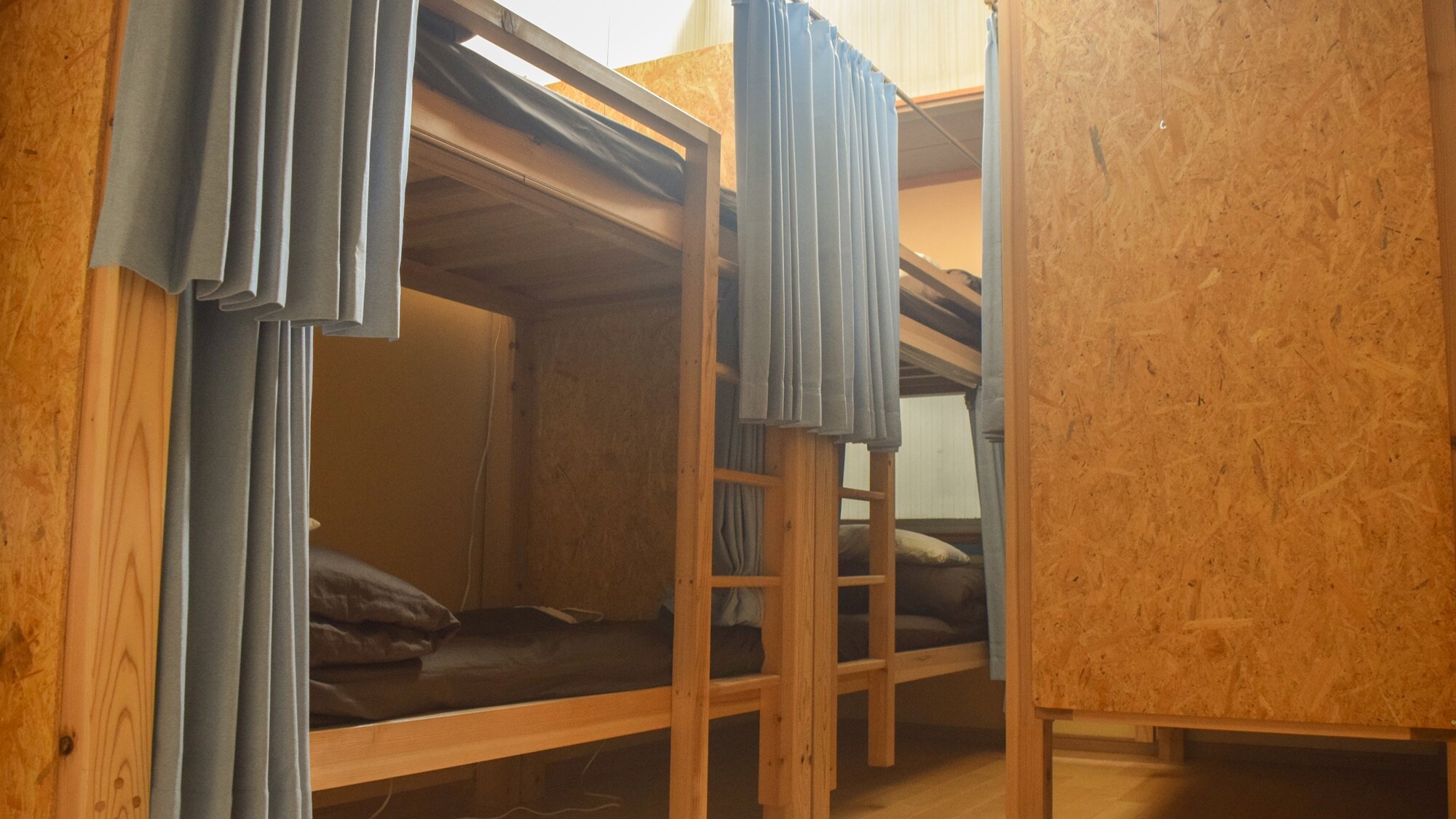 * Female-only dormitory / 7 tatami mat room with 3 bunk beds