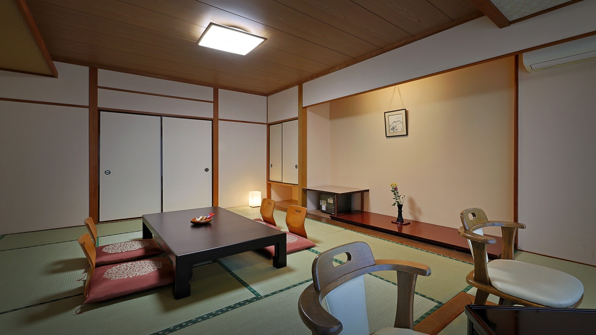 [Mountain side] Japanese-style room 10-14 tatami mats
