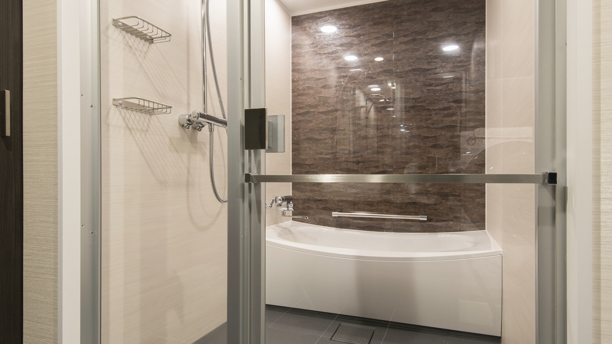 Bathroom <Deluxe twin with separate bath and toilet>
