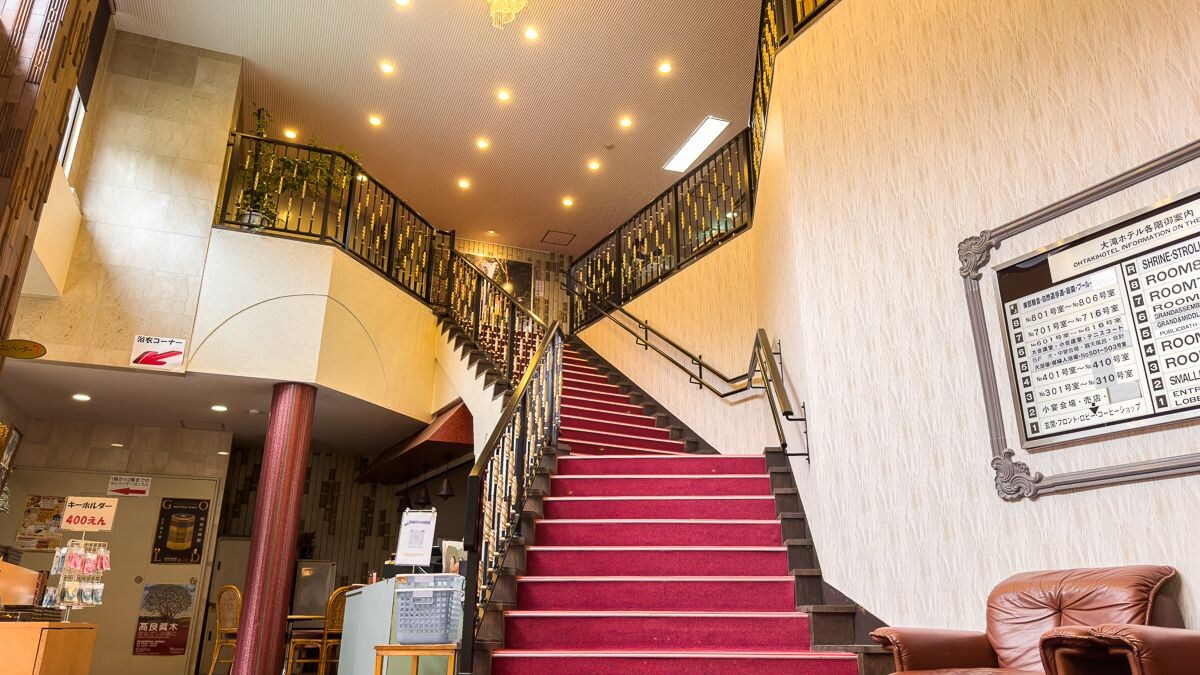 Lobby and entrance on 1st and 2nd floors
