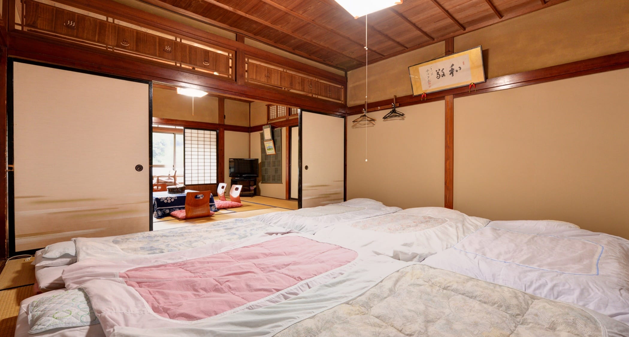 *Two Japanese-style rooms (example of guest rooms)/Perfect for families or groups. Enjoy a relaxing time together.