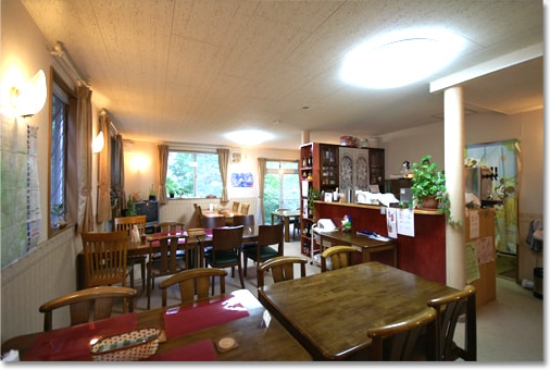 Dining: Both dinner and breakfast are served here