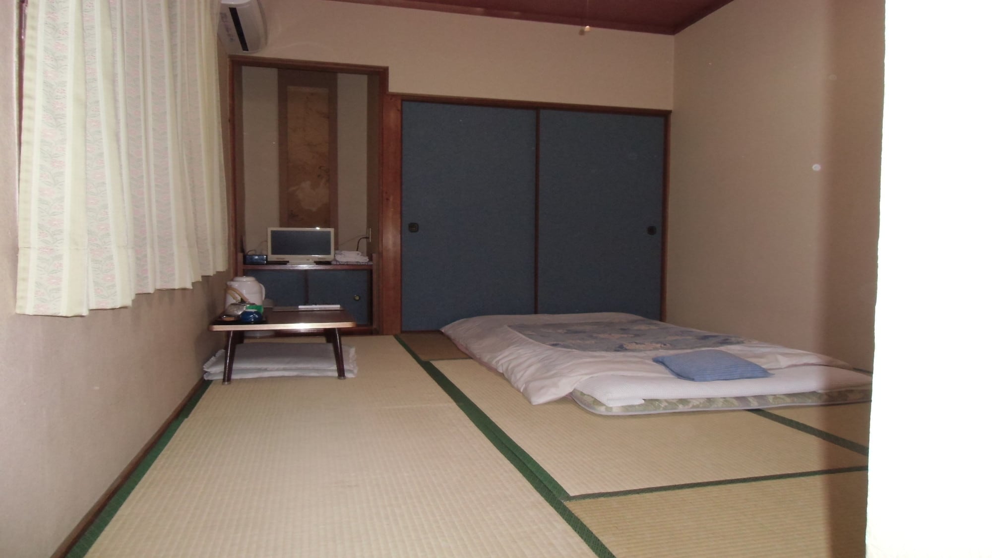 Japanese-style room (6 tatami mats to 8 tatami mats) (S1)