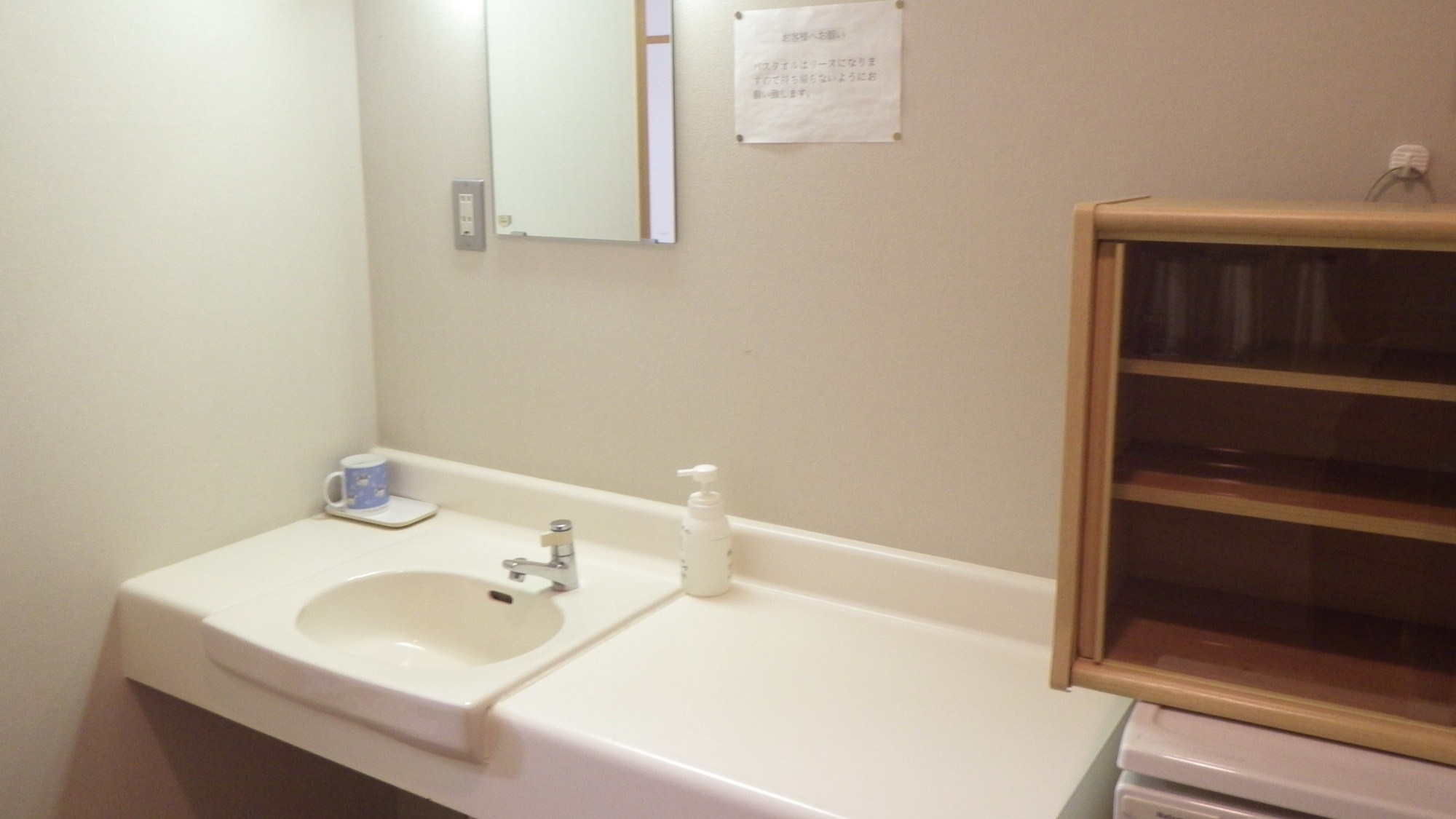 * [Washbasin] A spacious washbasin is perfect for preparation!