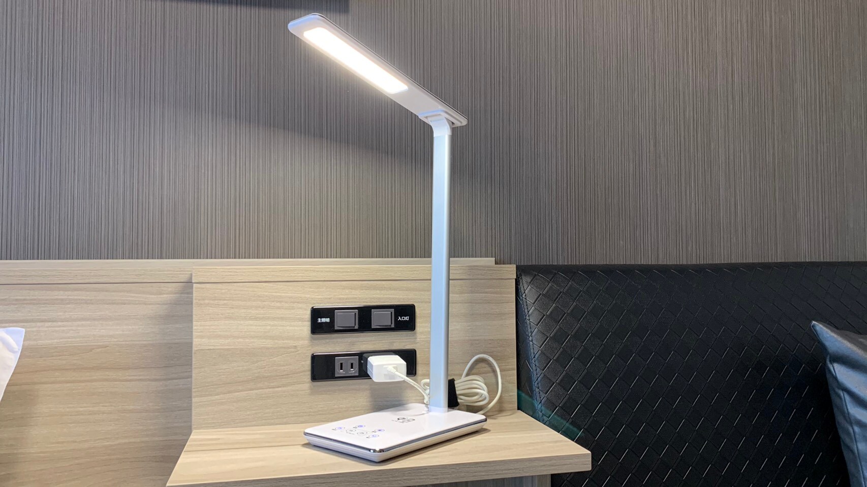 [Standing light] ◆With wireless charging function