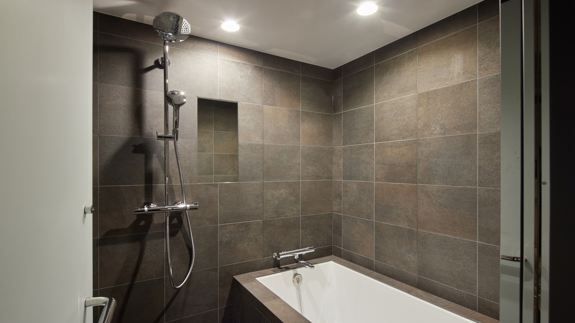 [Deluxe Premier] Bathroom (example)