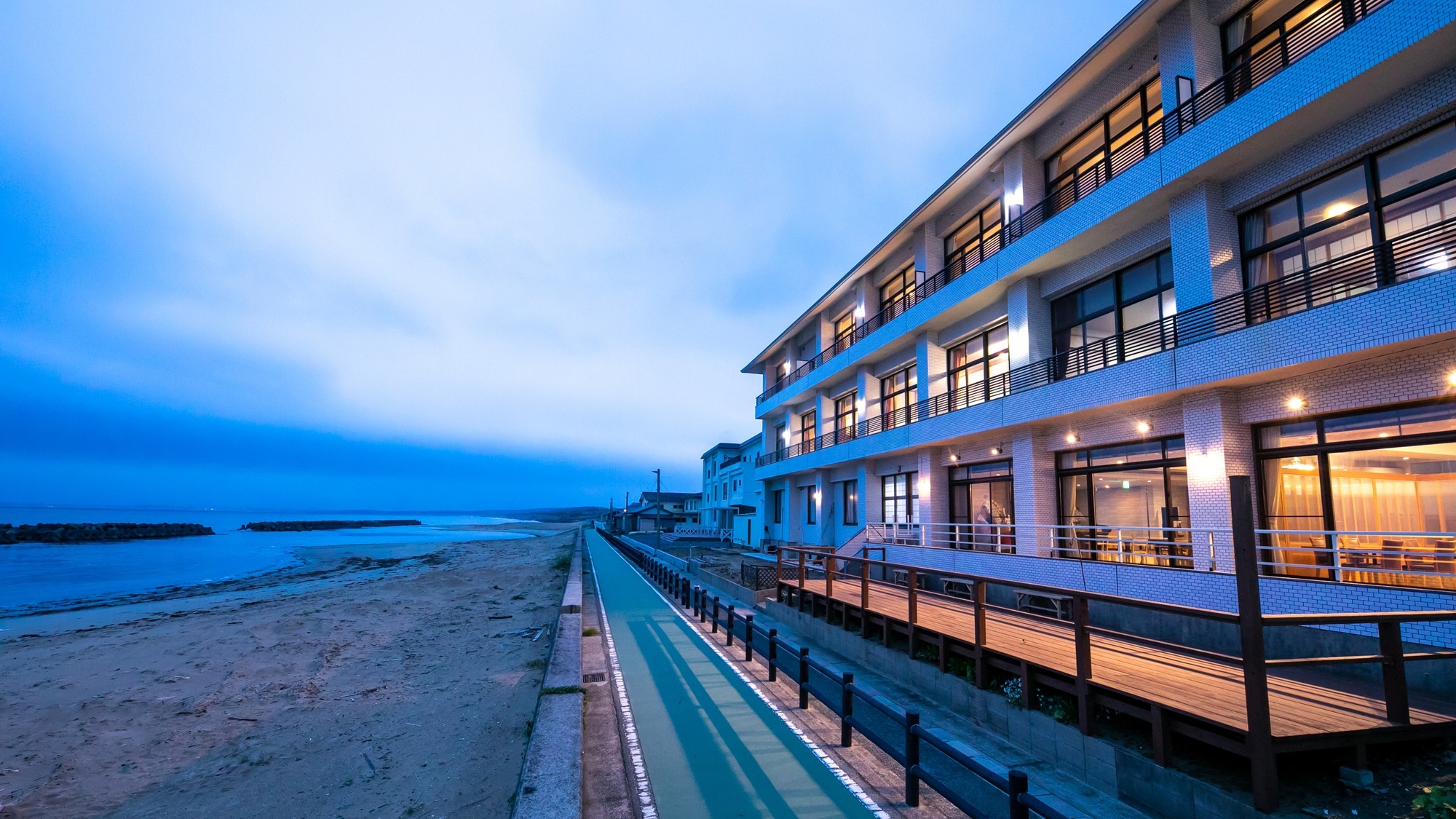 Terletak menghadap Pantai Hatsu, penginapan kecil ini memiliki pemandangan laut dari semua kamar, memungkinkan Anda menikmati suara angin laut dan ombak yang menyenangkan.