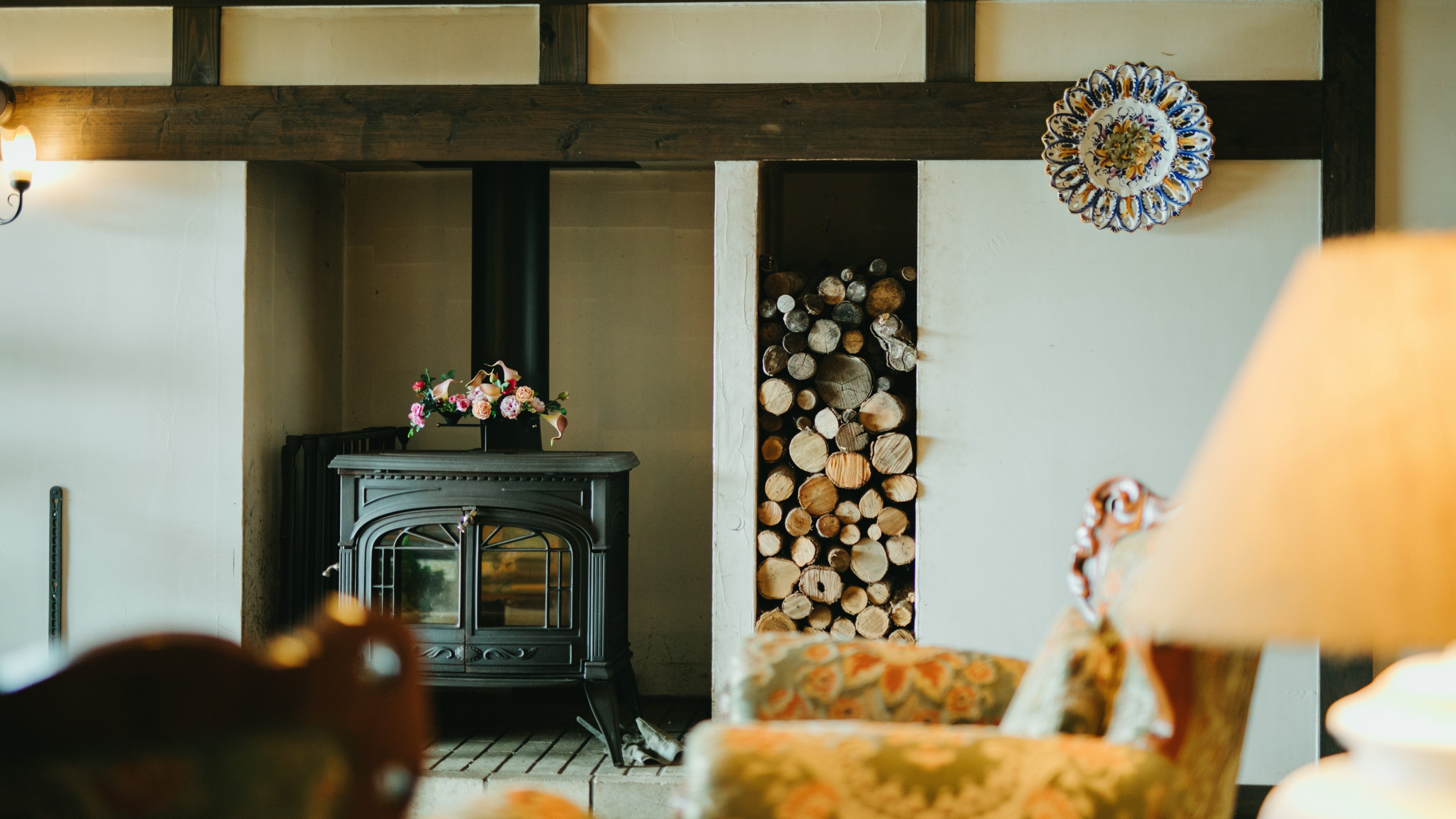 [Lobby] A real wood stove perfect for the winter in Kokonoe