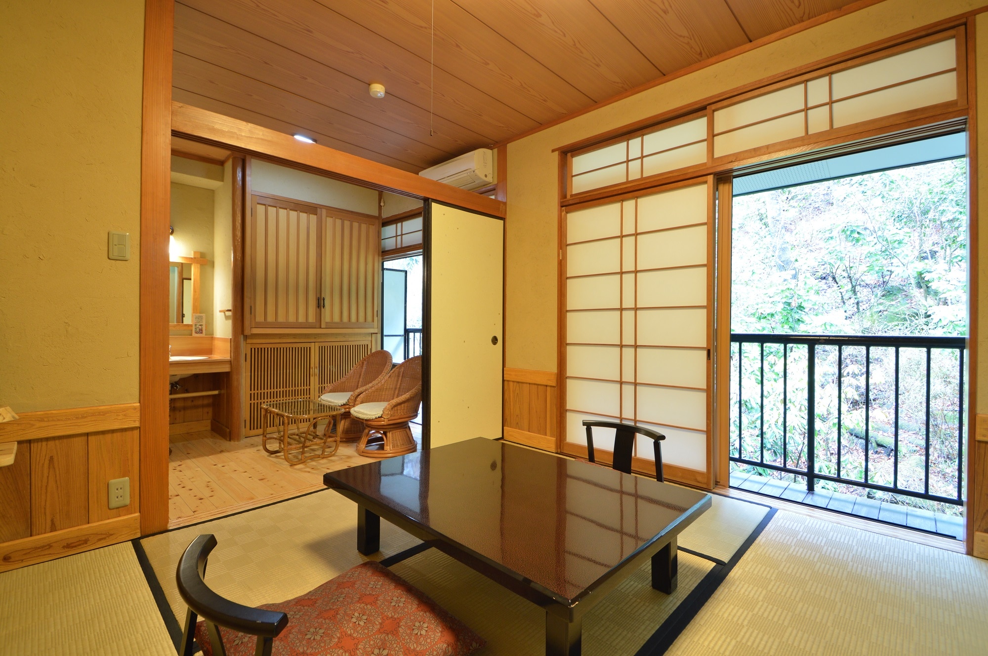 Main building Japanese-style room, 6 tatami mats (2-person capacity)