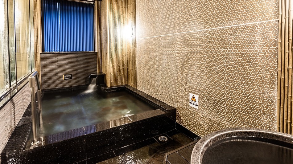 Large communal bath, open-air bath
