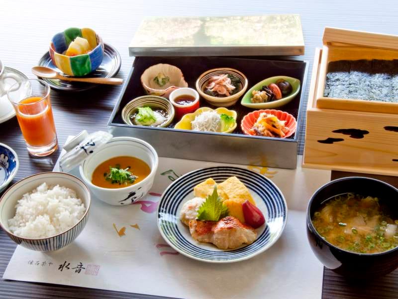 조식 일본식 조식(예)