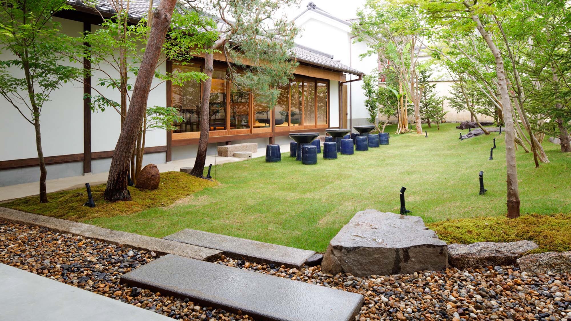 ・[Exterior] Approximately 7 minutes walk from Kasuga Taisha Shrine. Enjoy the charm of Nara to your heart's content in this convenient location.