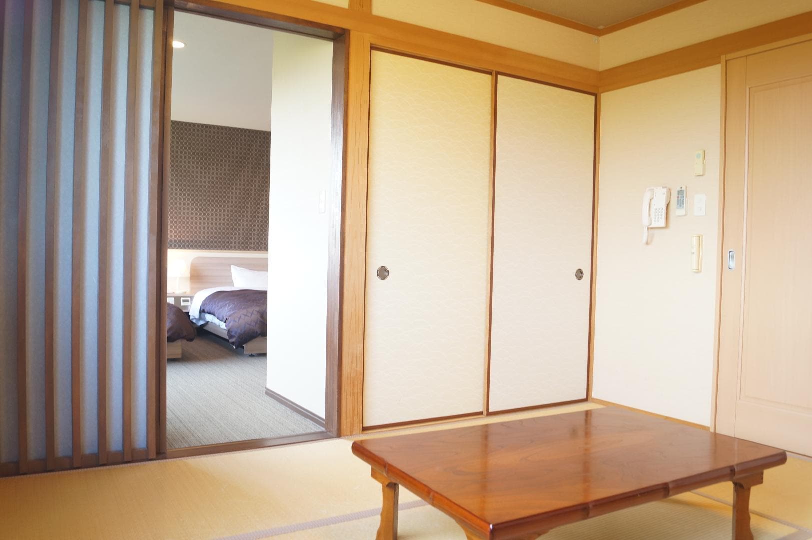 Japanese and Western room (example)