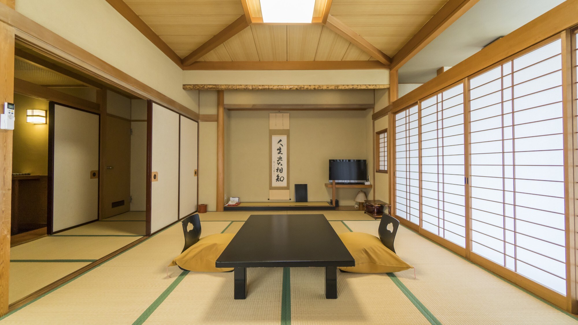 ◆ With a waiting room ◆ Japanese-style room (12 tatami mats + waiting room + wide rim)