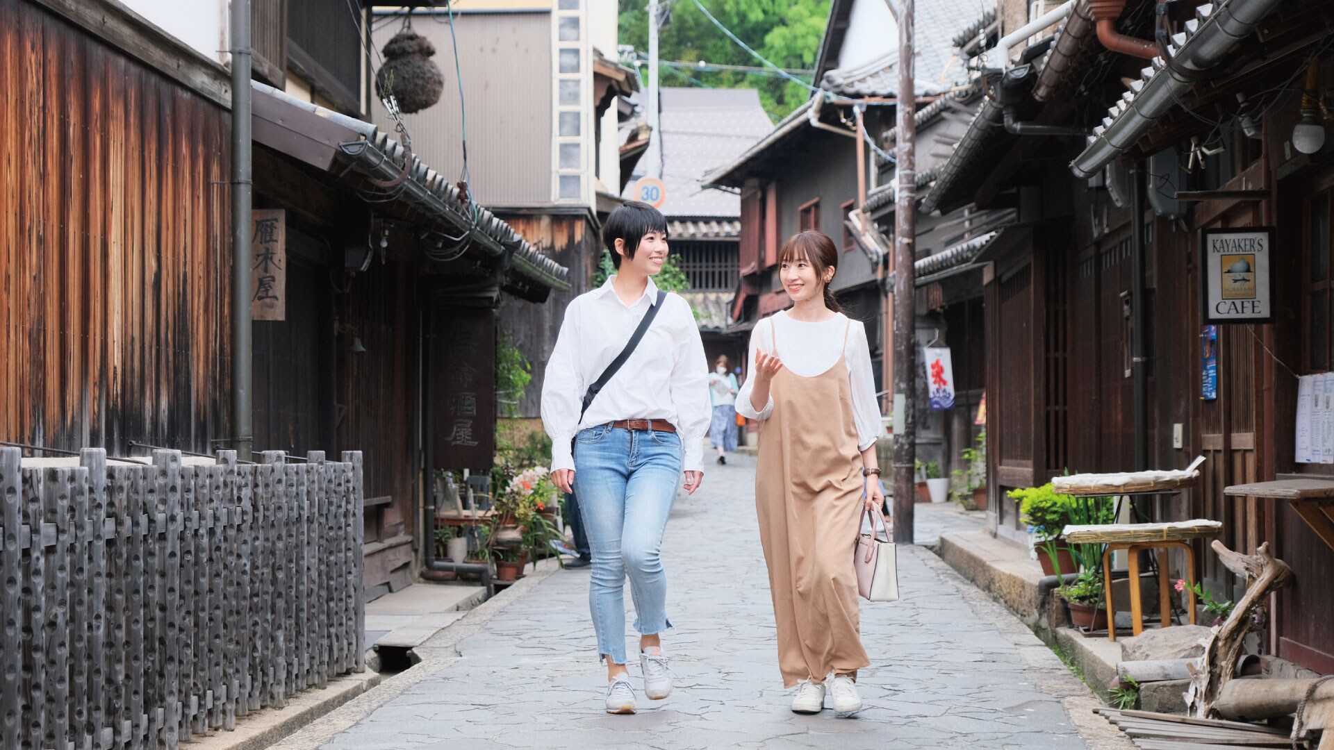 [Nearby sightseeing] Wander around Tomonoura, a port waiting for the tide. Enjoy a soothing moment in the nostalgic scenery.