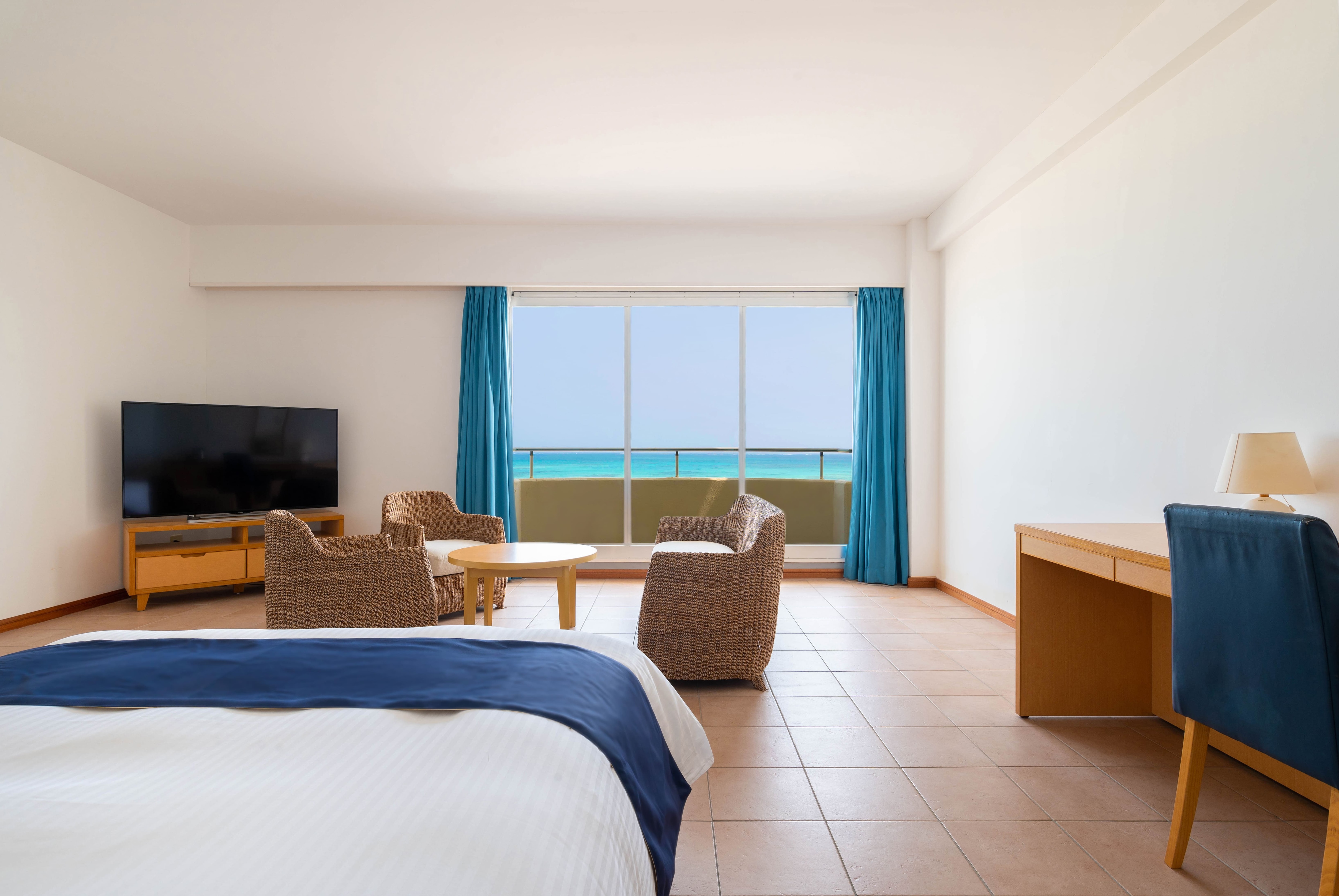 Ocean view junior suite (room full view 1)