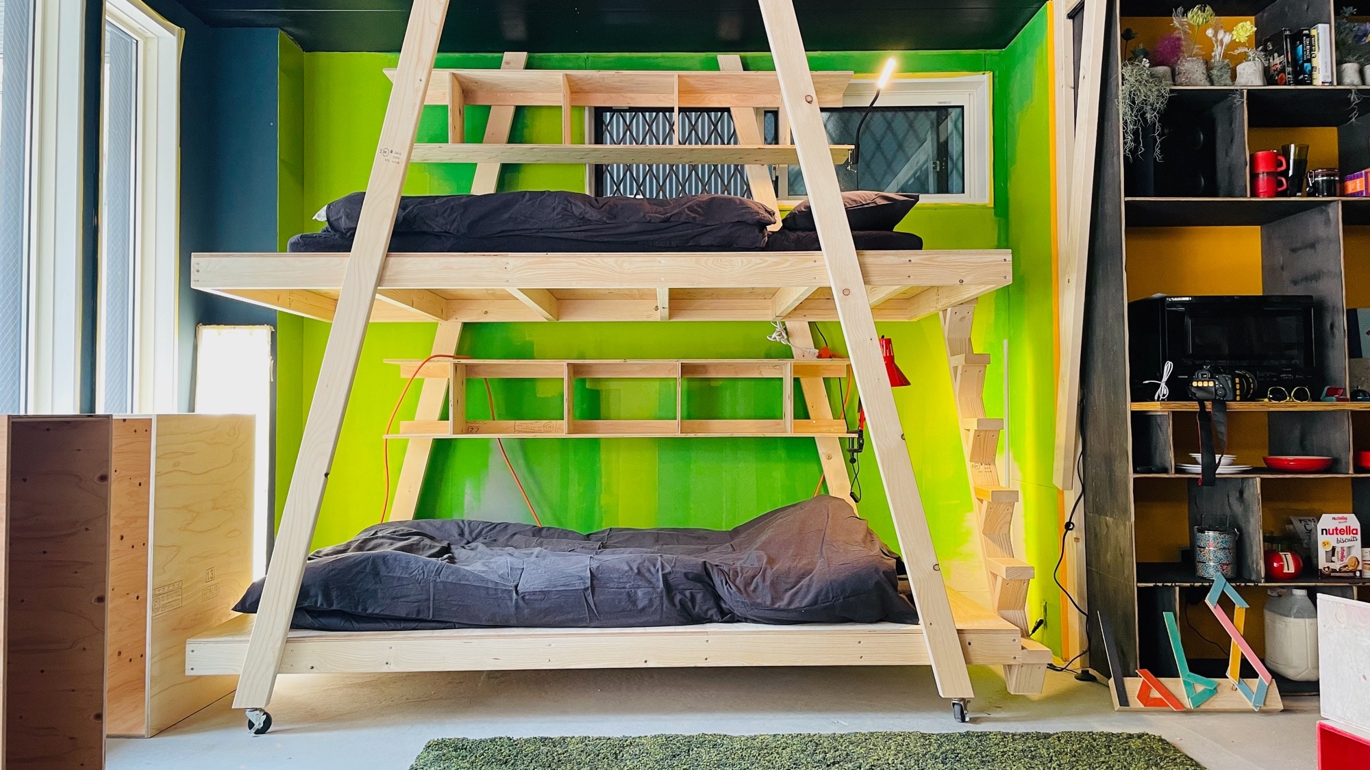 1st floor: Two bunk beds available, accommodating up to 4 people.