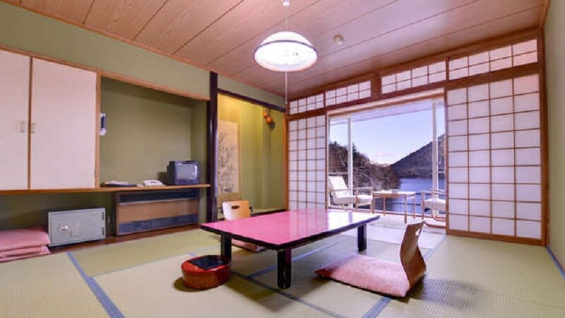 [Bangunan utama] Kamar bergaya Jepang dengan 10 tikar tatami (contoh kamar tamu) Habiskan waktu mewah sambil menatap pemandangan Danau Shikaribetsu yang indah