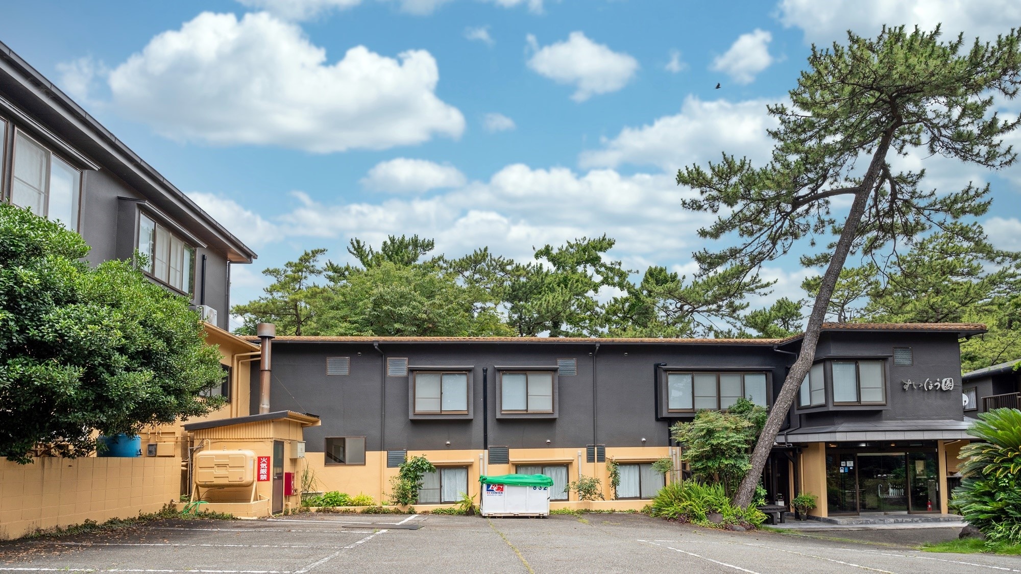 *[Exterior] You can stay with your pet dog! 5 minutes by car from Numazu Station. Convenient as a base for sightseeing.