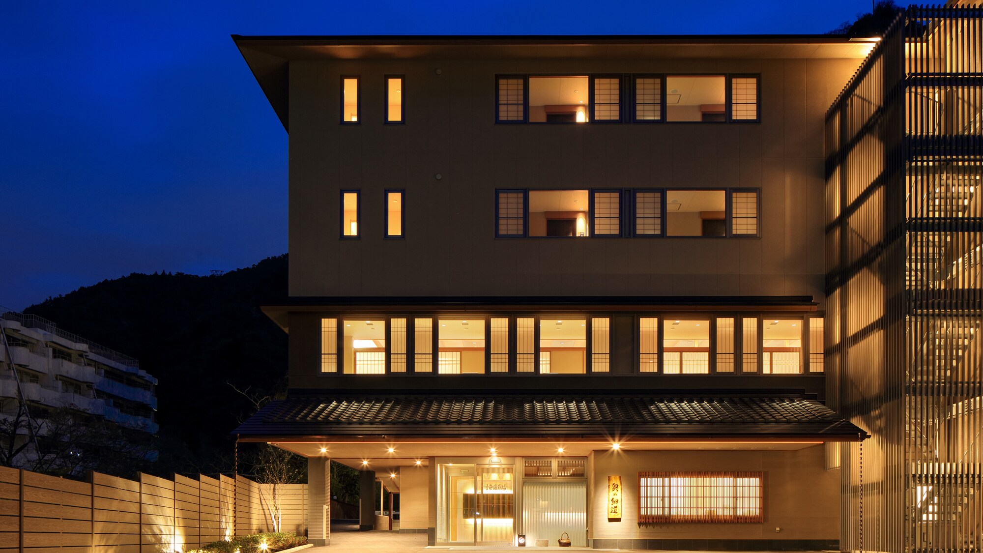 [Exterior / Night] Enjoy the tranquility of the mountains as it is located in the corner of Arima Onsen.