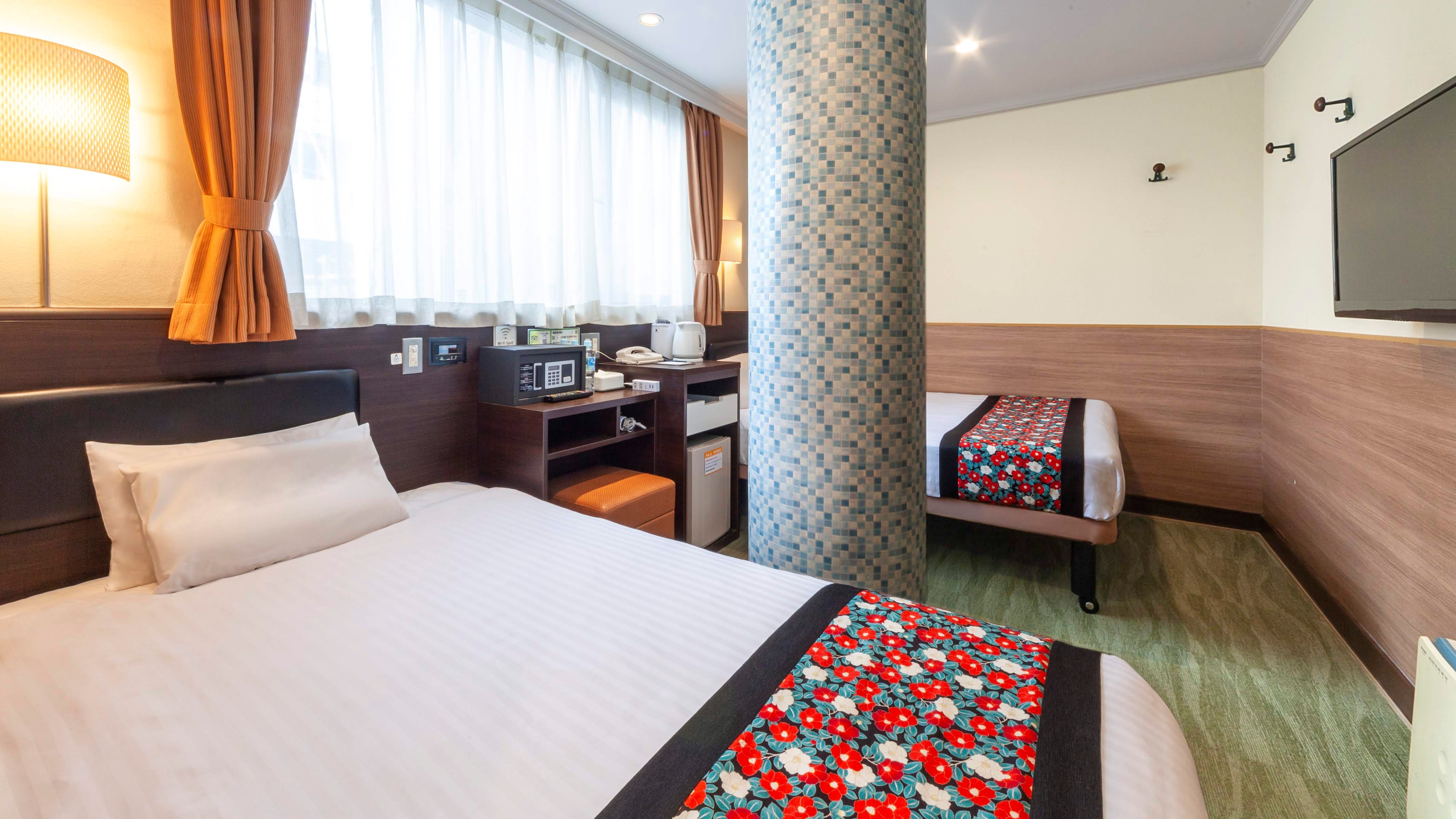  [Non-smoking in all rooms] There is a pillar in the middle of the twin / triple rooms
