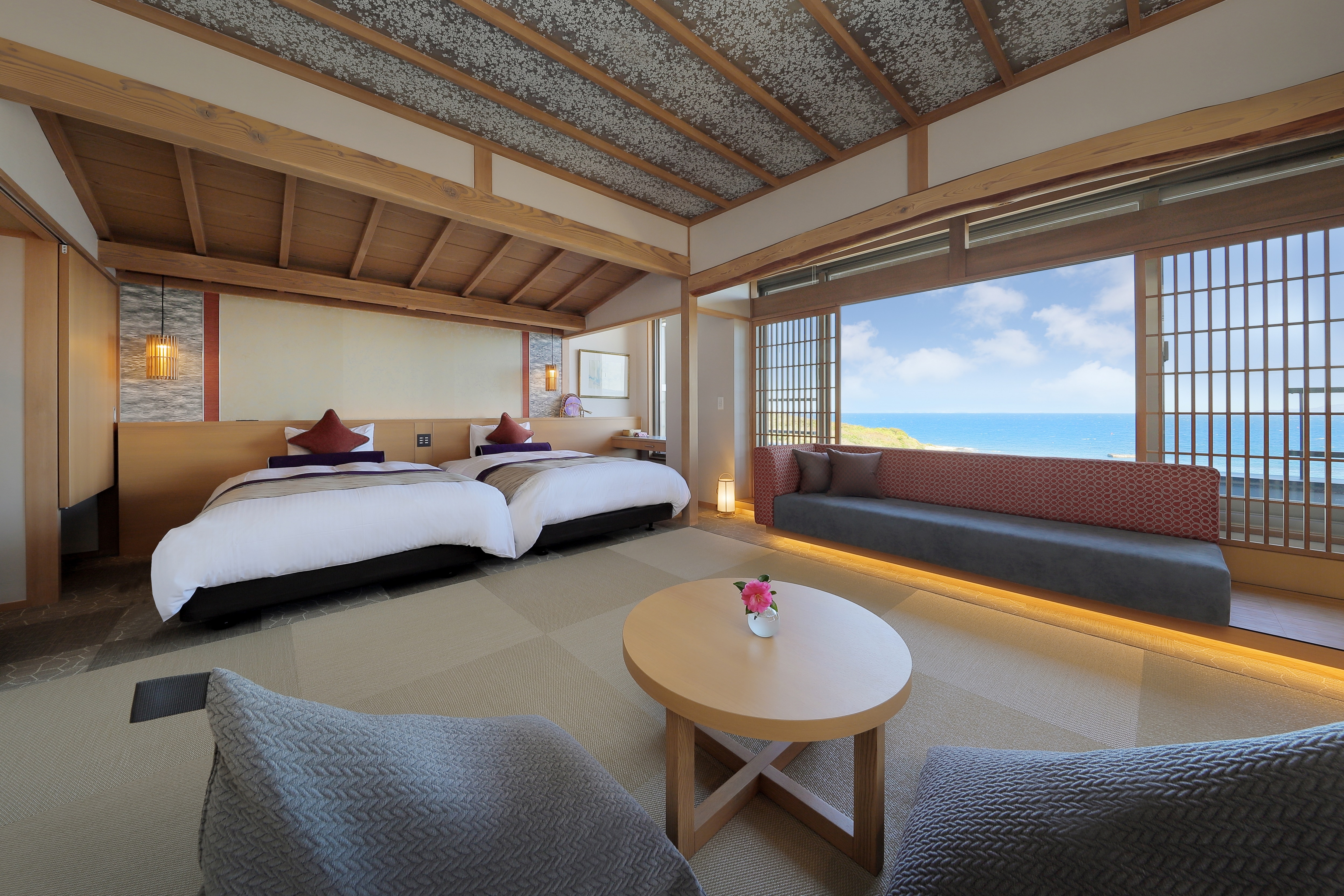 4F Japanese-Western room with panoramic bath (sea side 8 tatami mats + 20 m2) Saganishi